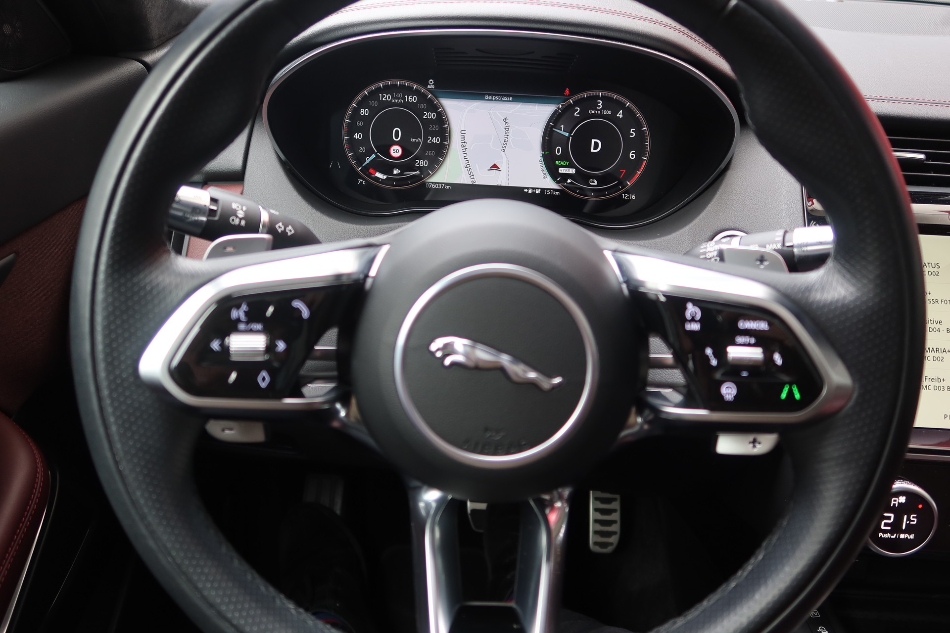 JAGUAR E-Pace 1.5 P300e AWD HSE-image-9