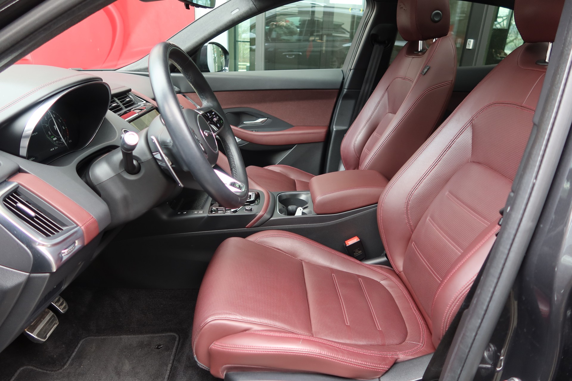 JAGUAR E-Pace 1.5 P300e AWD HSE-image-5