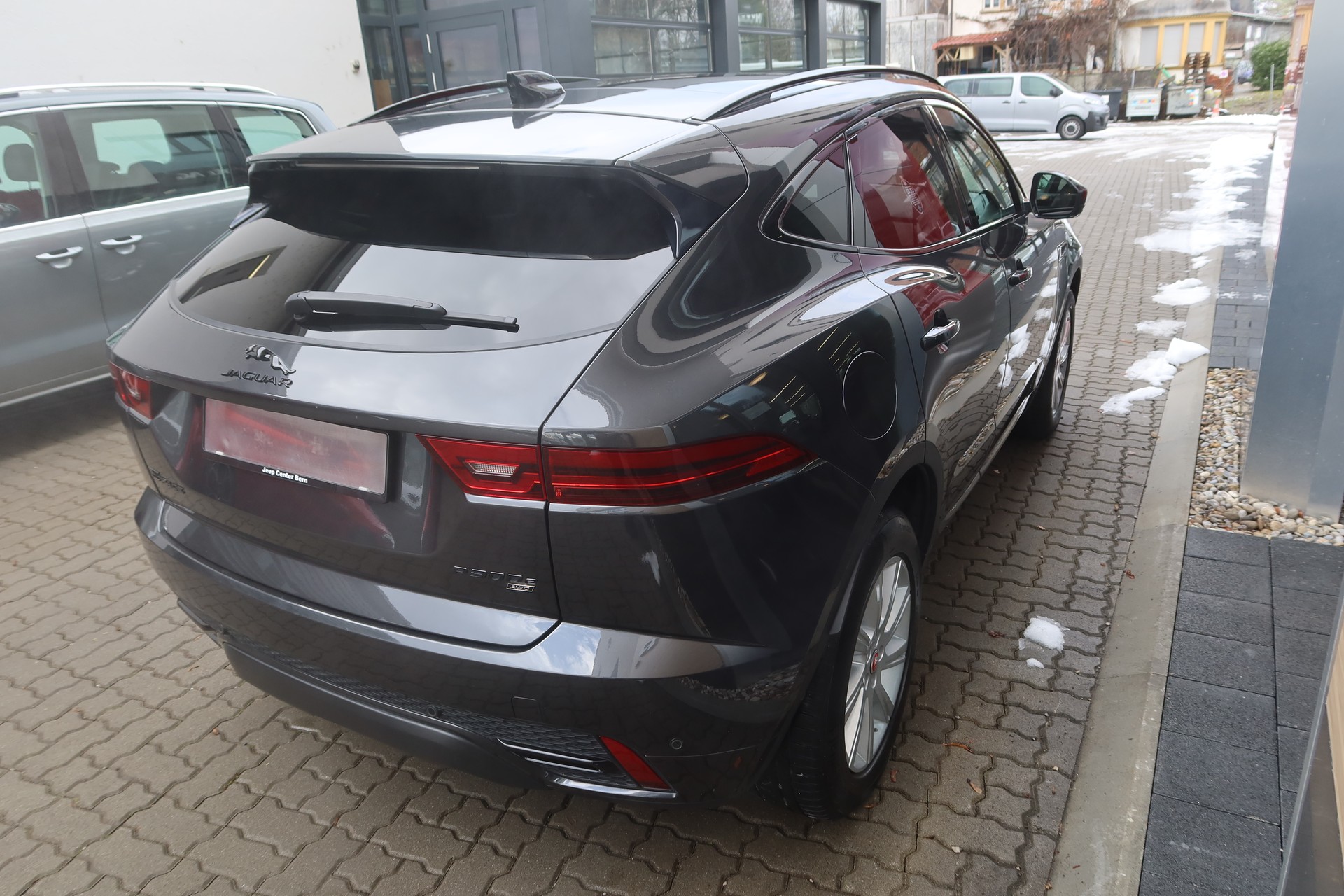 JAGUAR E-Pace 1.5 P300e AWD HSE-image-4