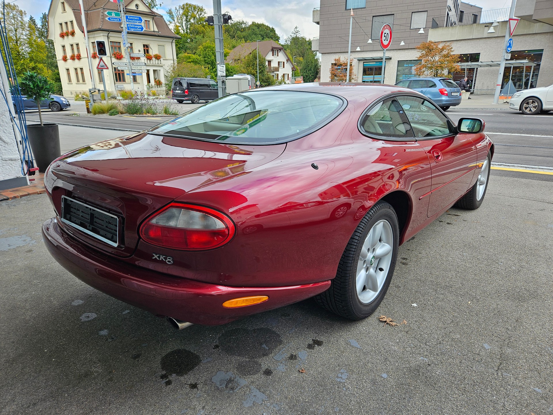 JAGUAR XK8-image-3