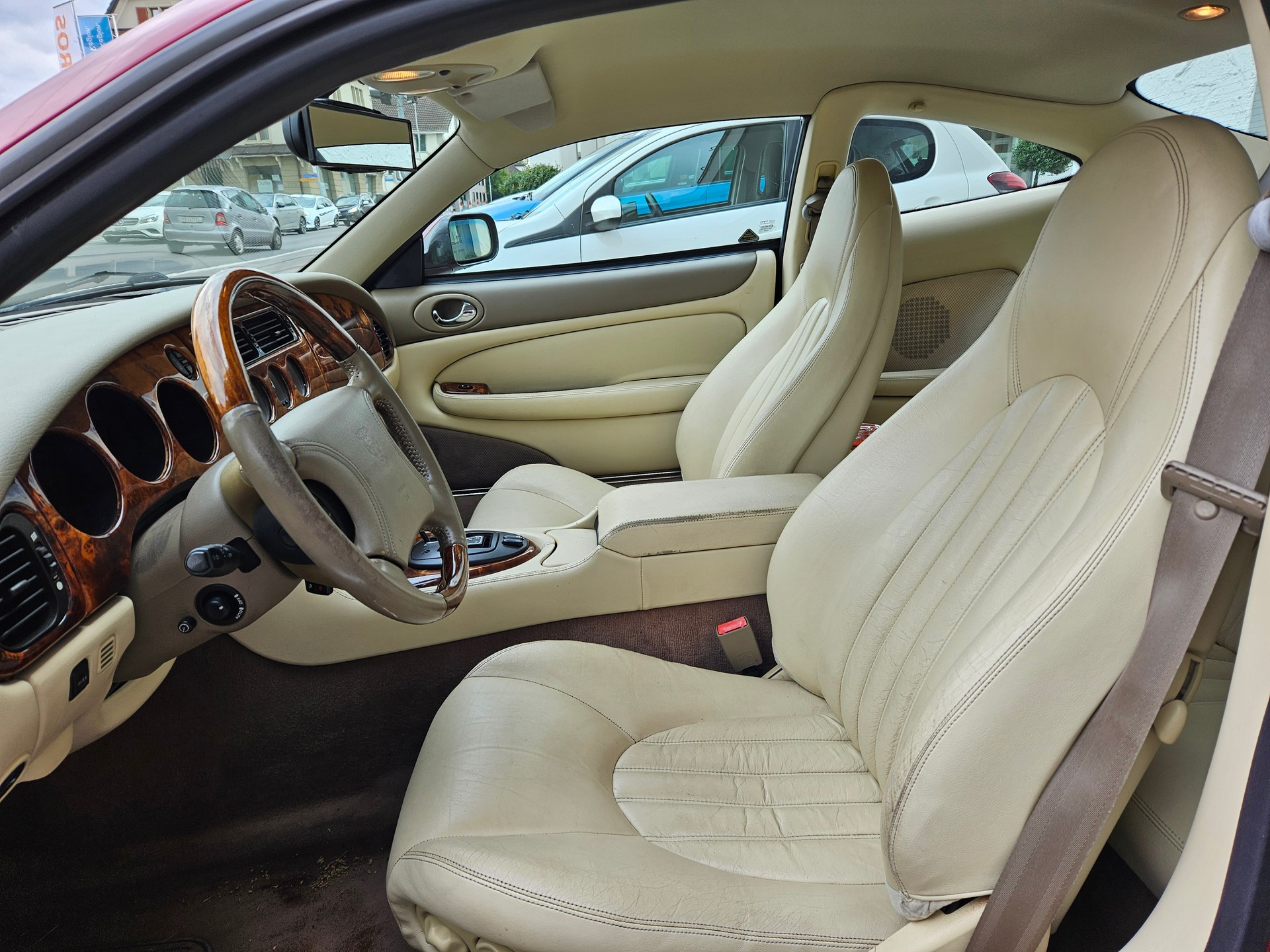 JAGUAR XK8-image-4