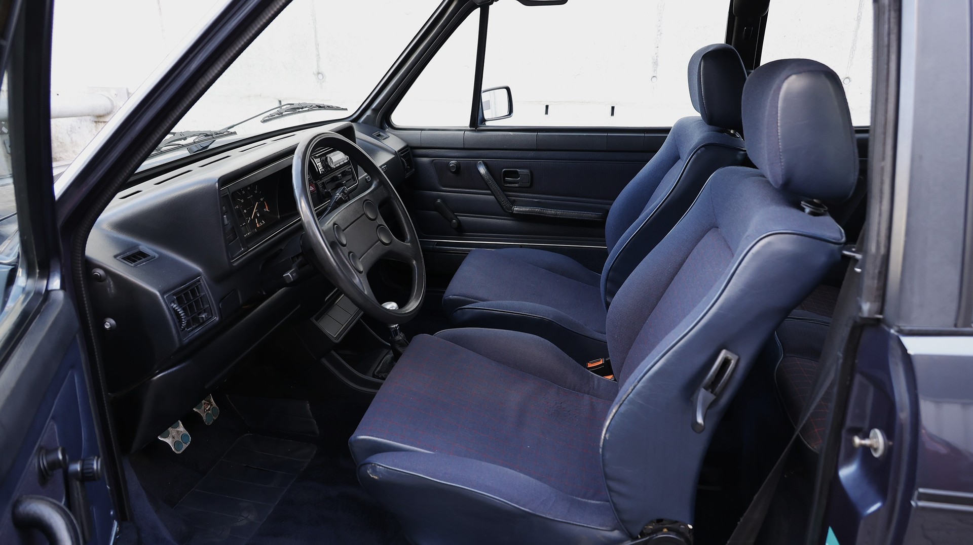 VW Golf Cabriolet 1800 (GL)-image-24