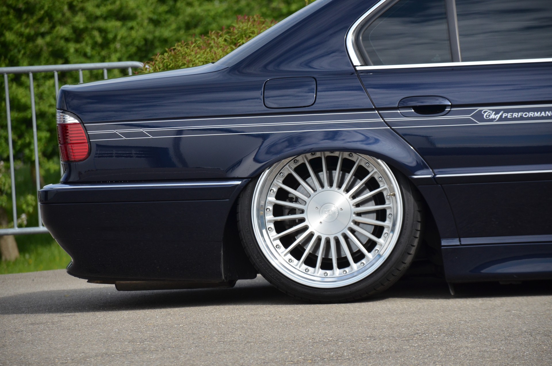 BMW 735i-image-10