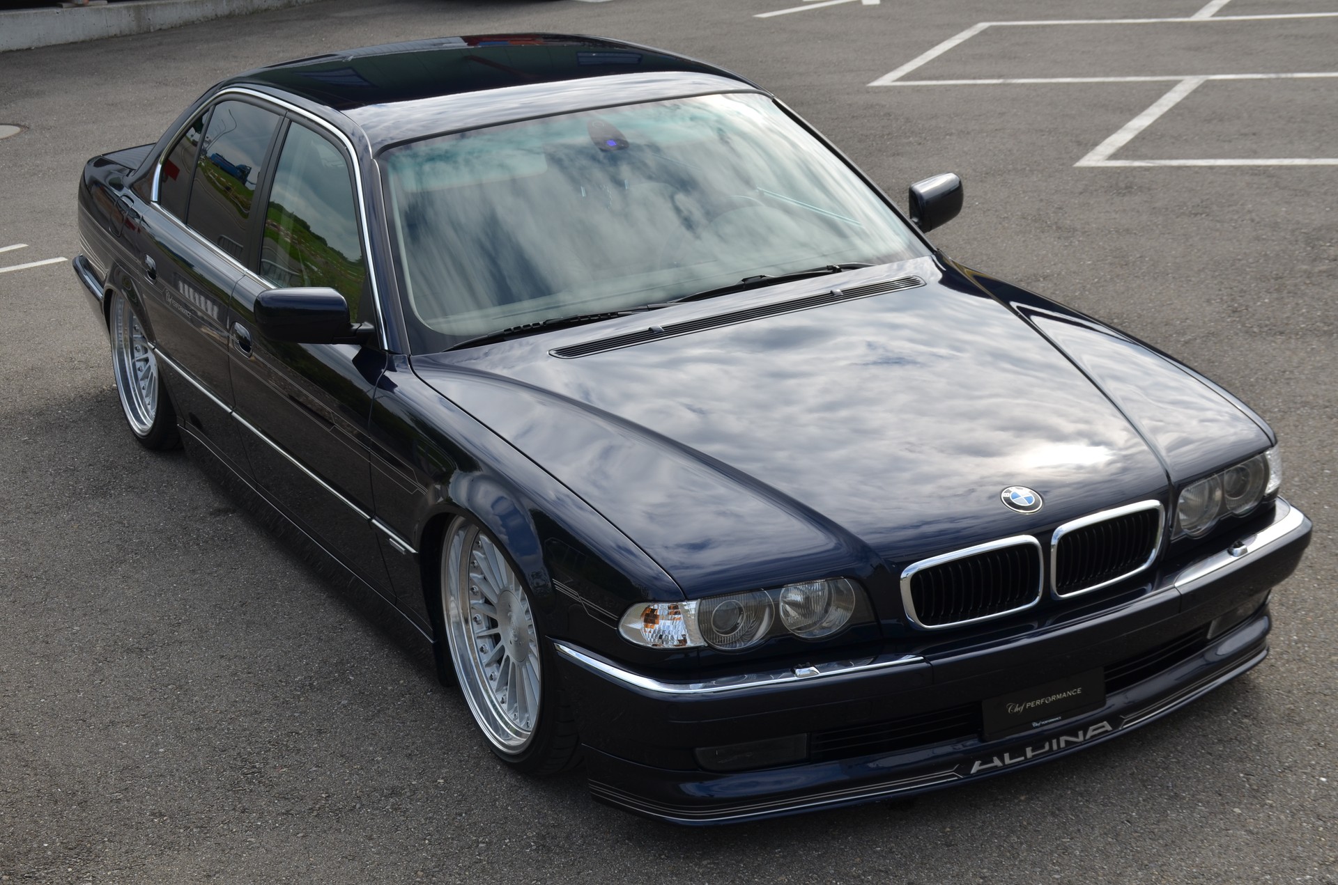 BMW 735i-image-7