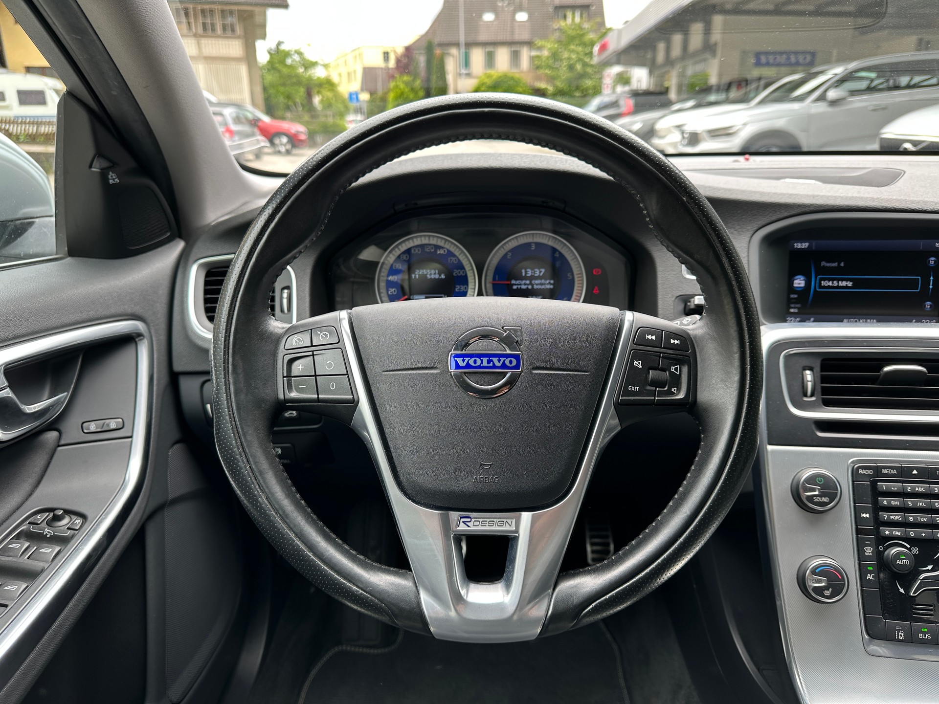 VOLVO V60 D3 R-Design-image-5