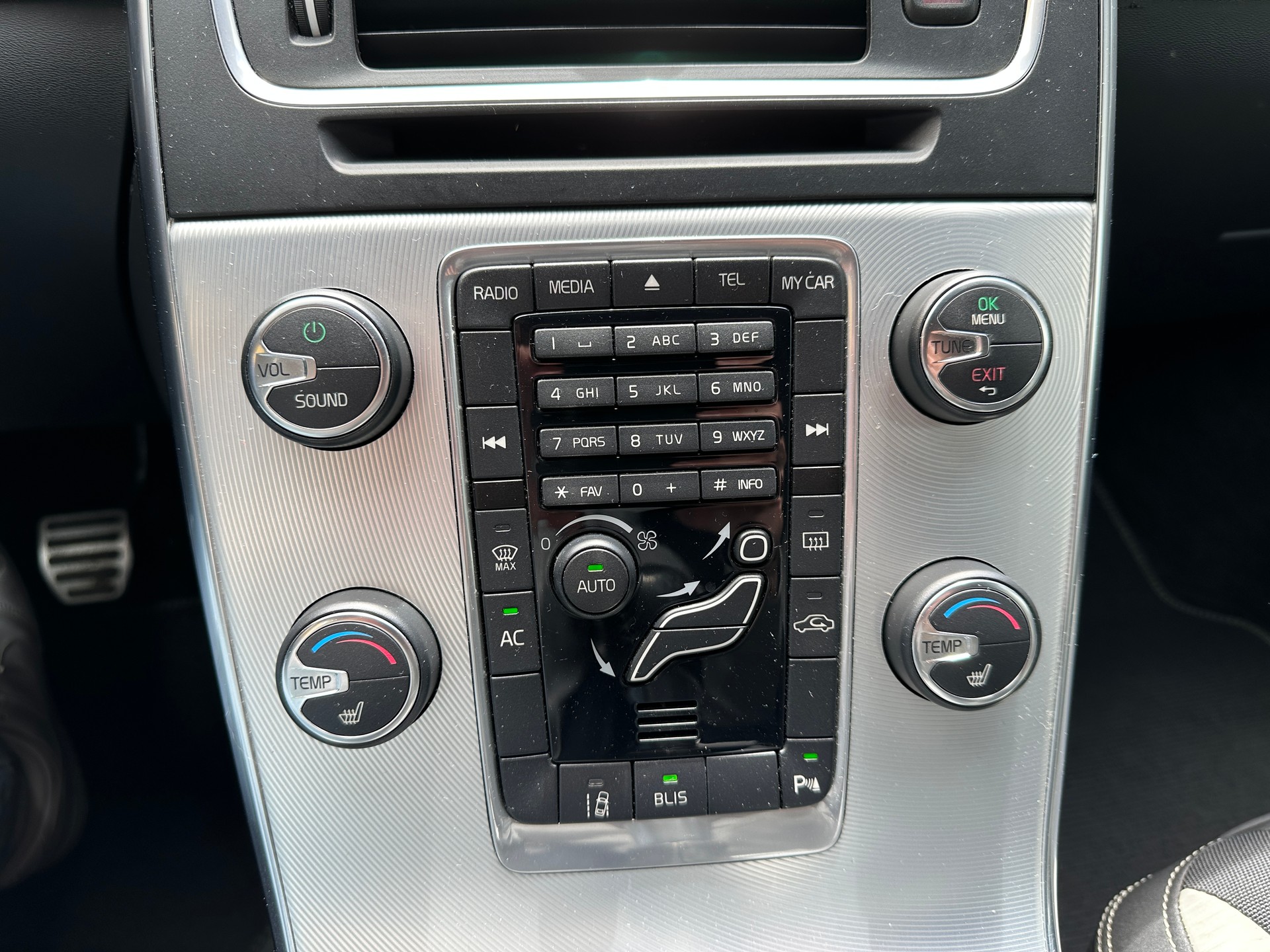 VOLVO V60 D3 R-Design-image-10