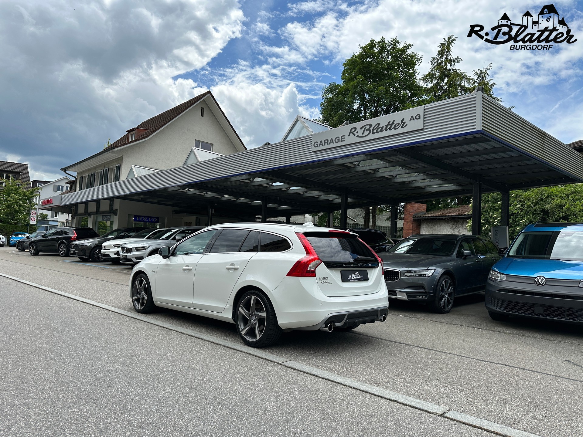 VOLVO V60 D3 R-Design-showroom-element-3