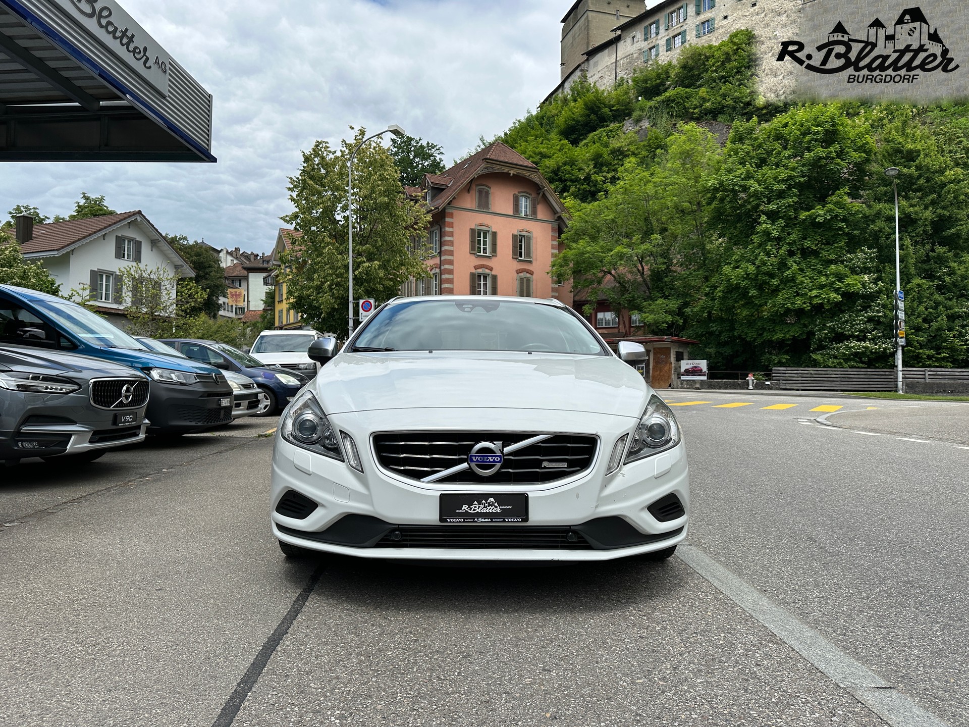 VOLVO V60 D3 R-Design-showroom-element-1
