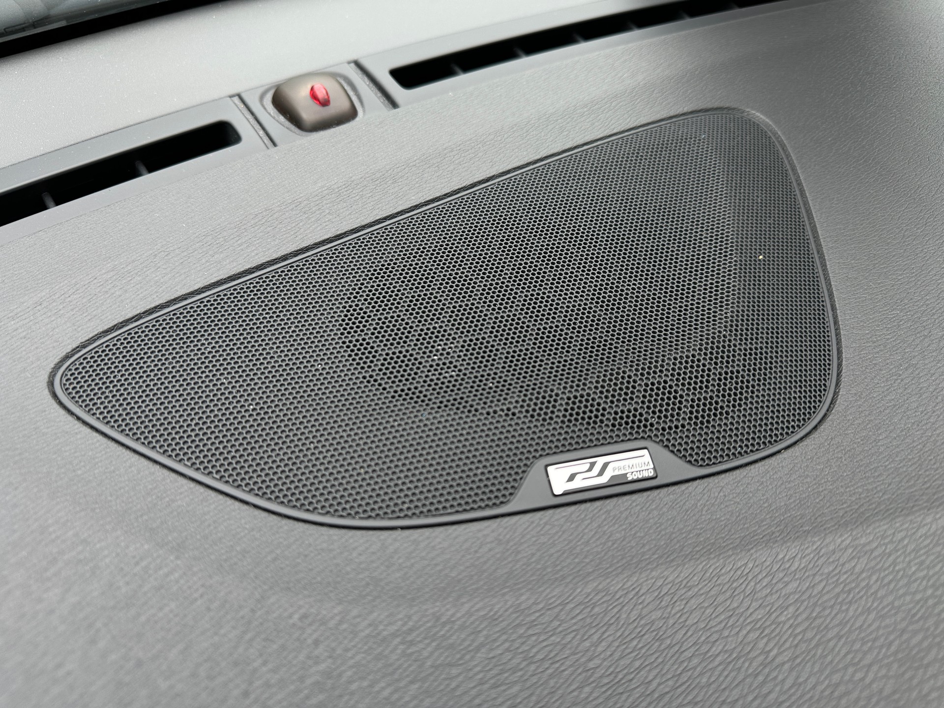 VOLVO V60 D3 R-Design-image-19