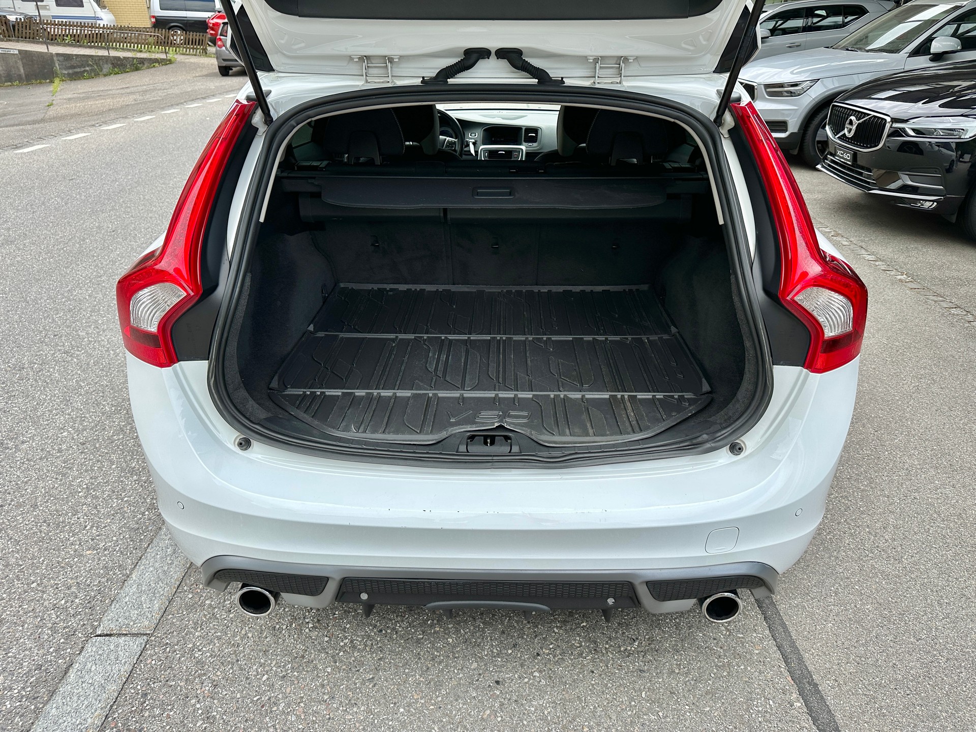 VOLVO V60 D3 R-Design-image-14