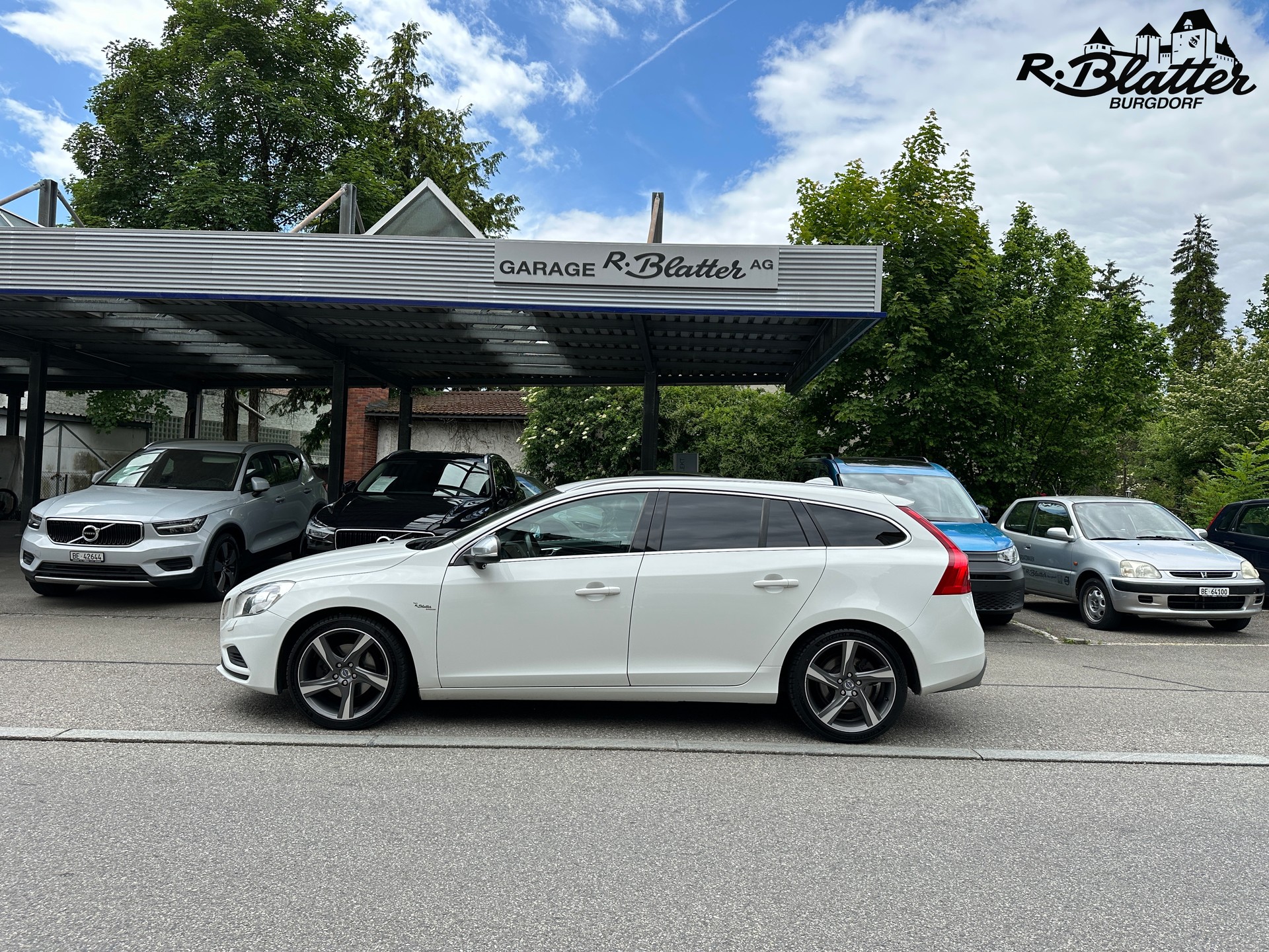 VOLVO V60 D3 R-Design-showroom-element-2