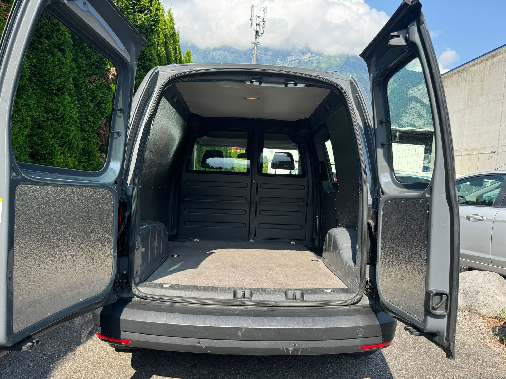 VW Caddy 2.0TDI BlueMotion Technology DSG-image-9