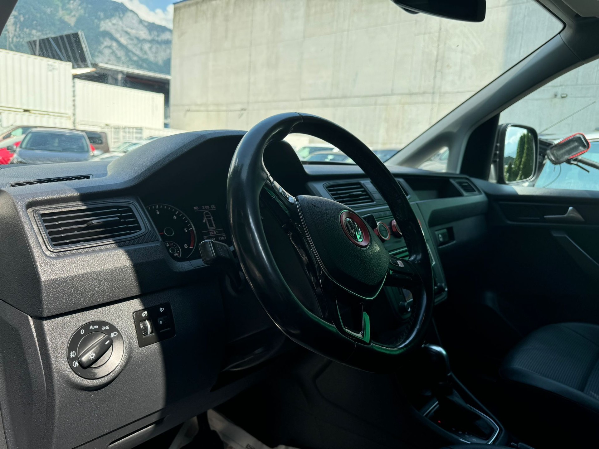 VW Caddy 2.0TDI BlueMotion Technology DSG-image-15