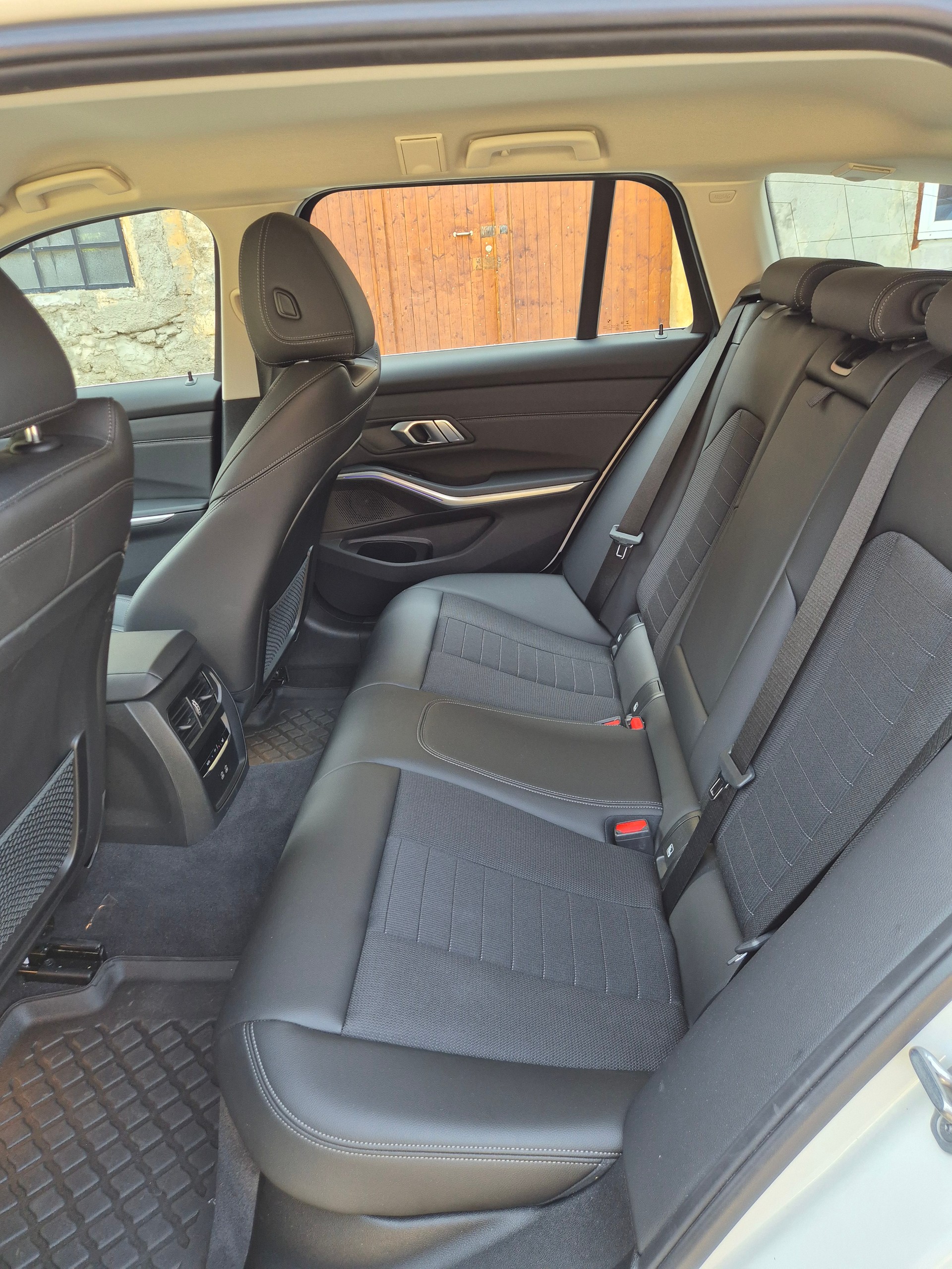 BMW 320d xDrive 48V Touring Sport Line Steptronic-image-9