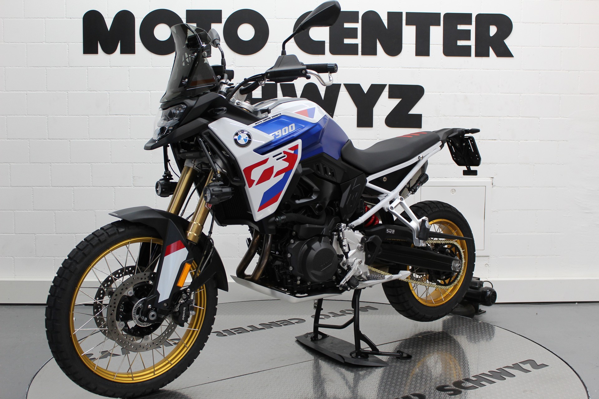 BMW F 900 GS-image-4