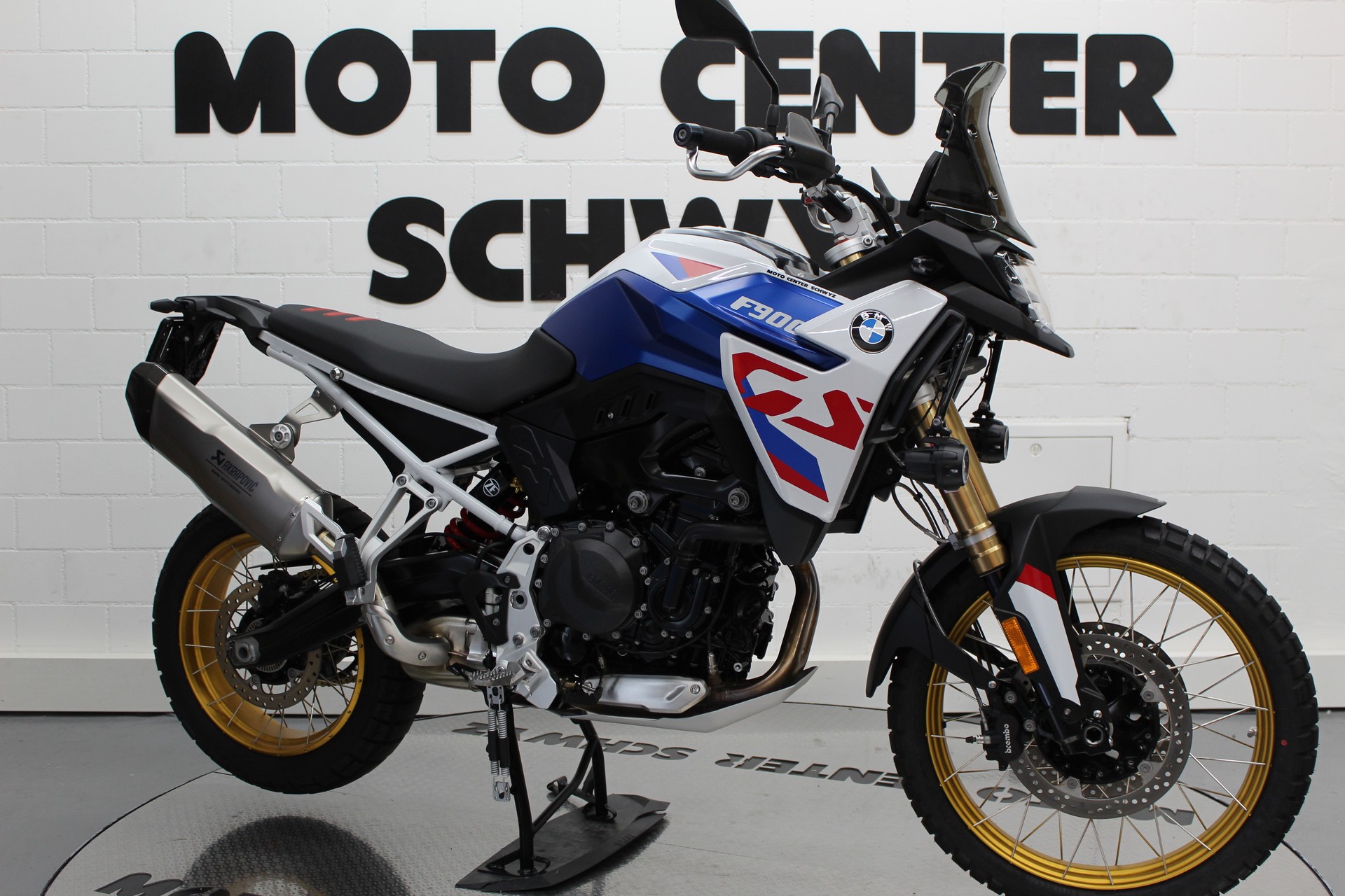 BMW F 900 GS-image-1