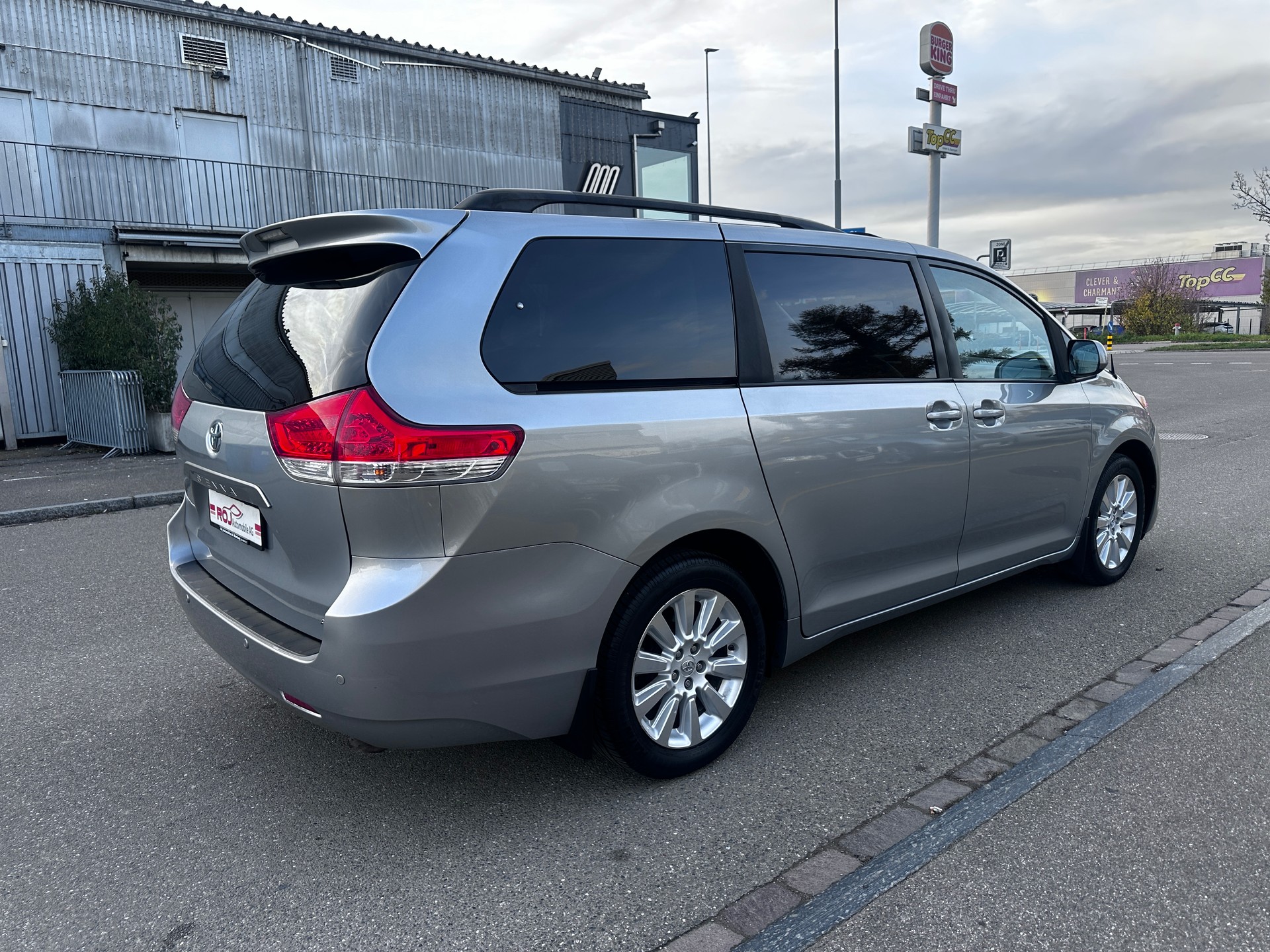 TOYOTA Sienna 3.5 A 4WD-image-4