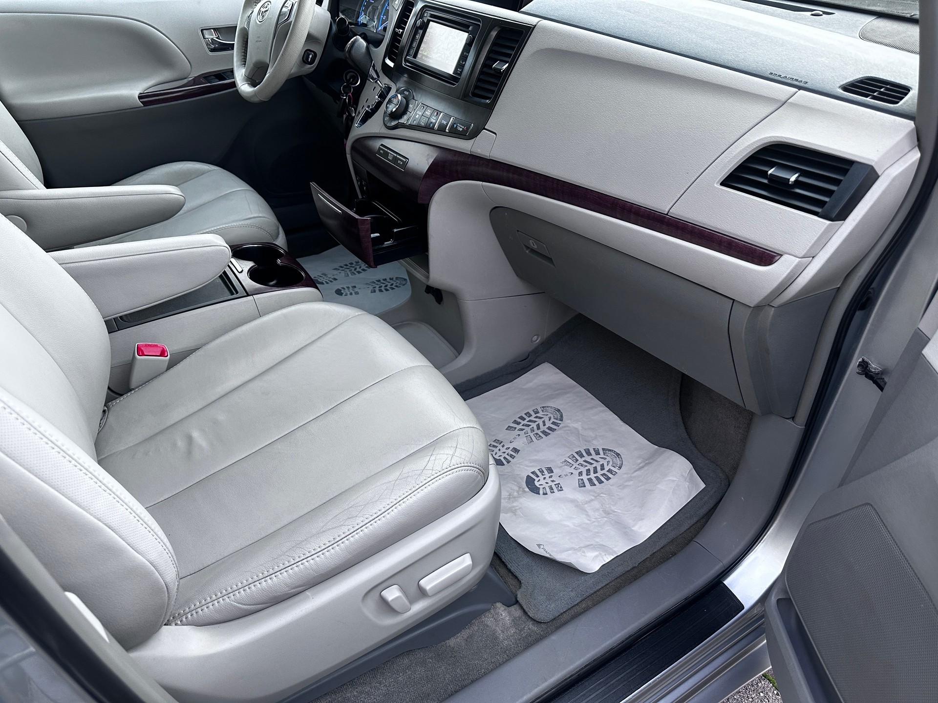 TOYOTA Sienna 3.5 A 4WD-image-19
