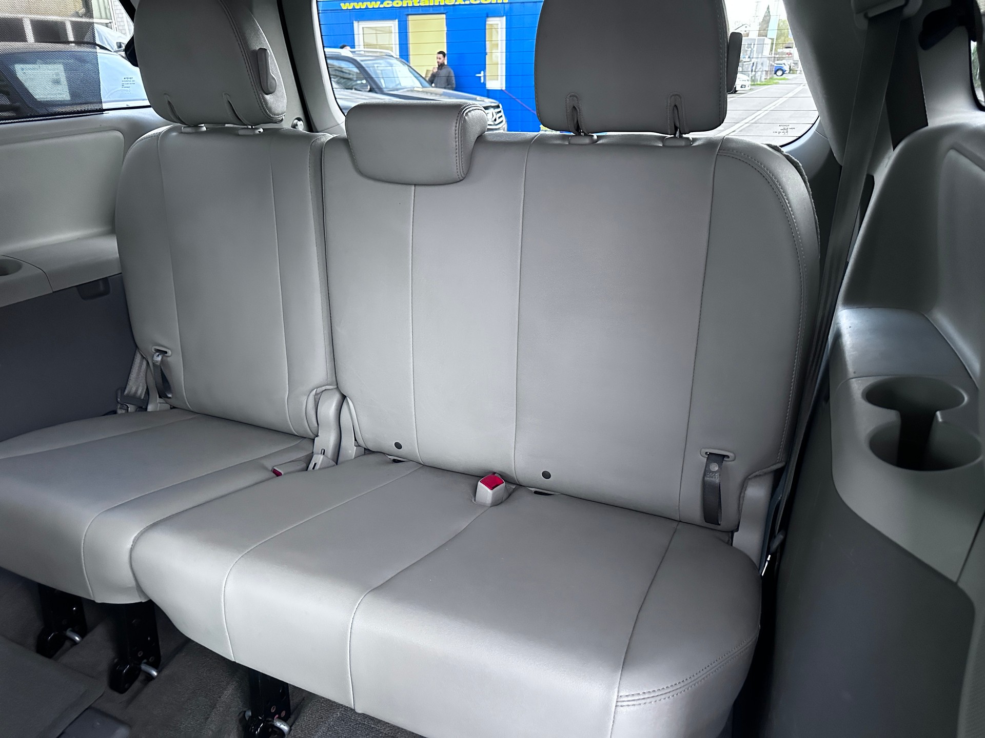 TOYOTA Sienna 3.5 A 4WD-image-10