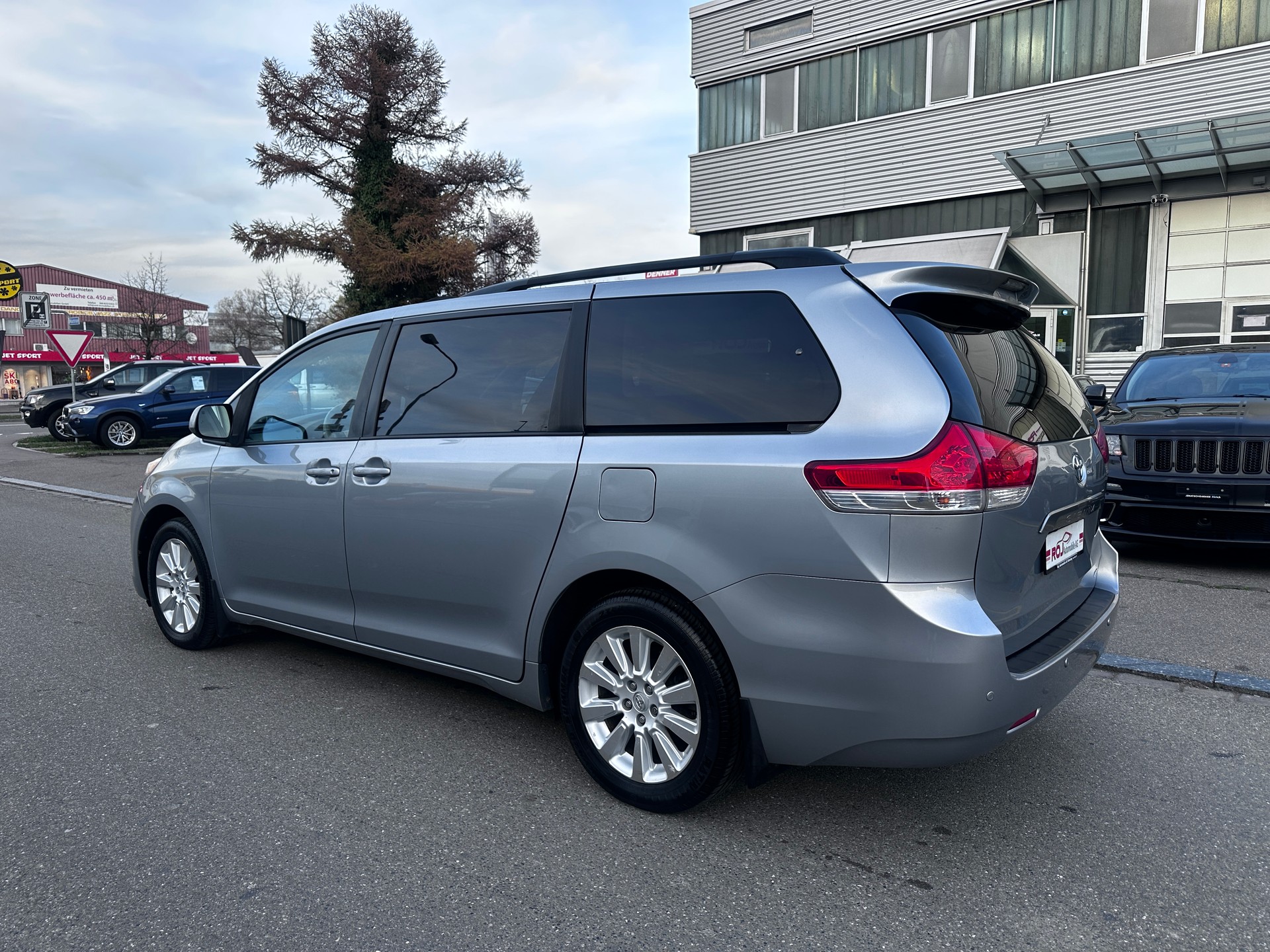 TOYOTA Sienna 3.5 A 4WD-image-6
