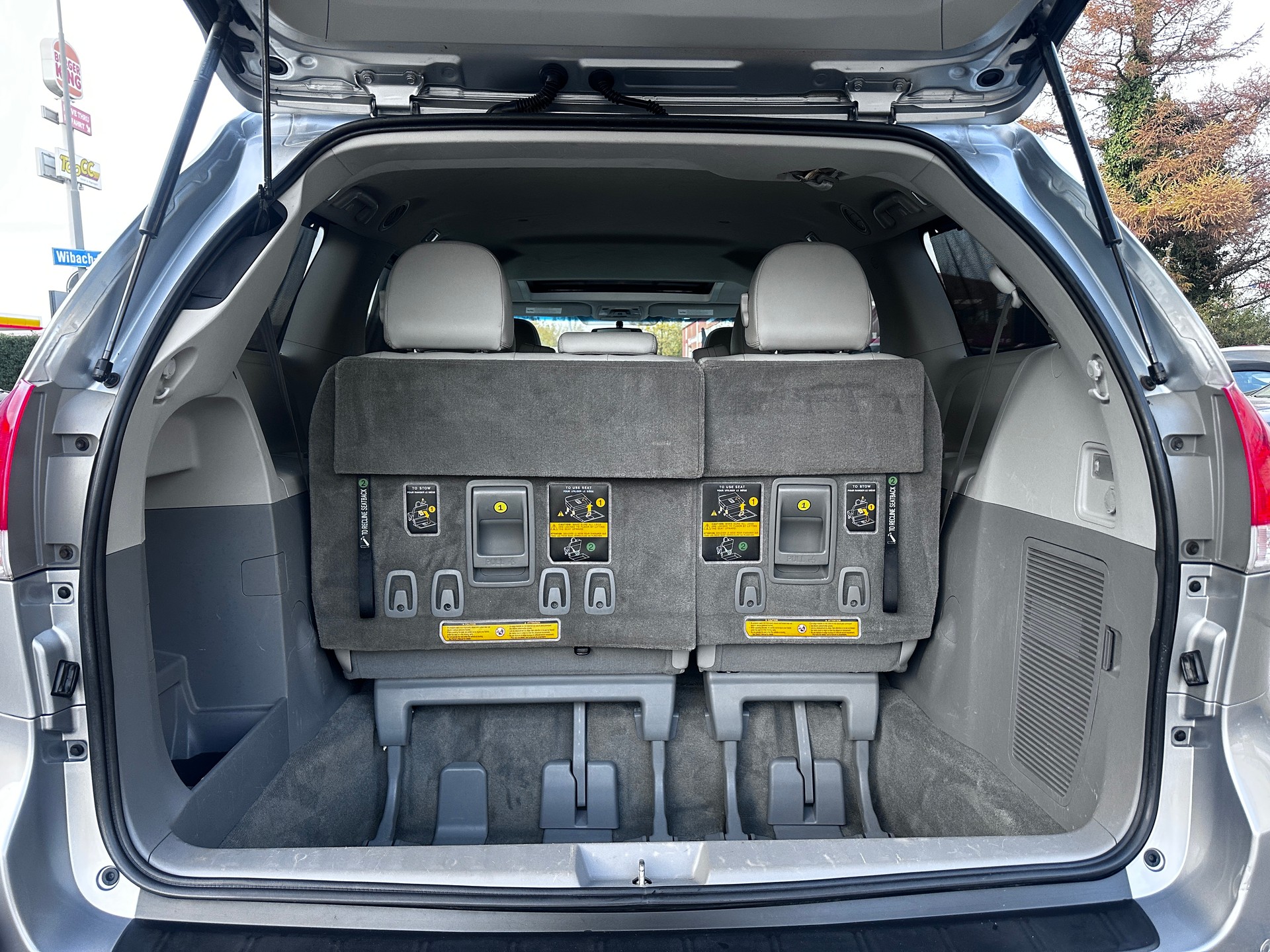 TOYOTA Sienna 3.5 A 4WD-image-11