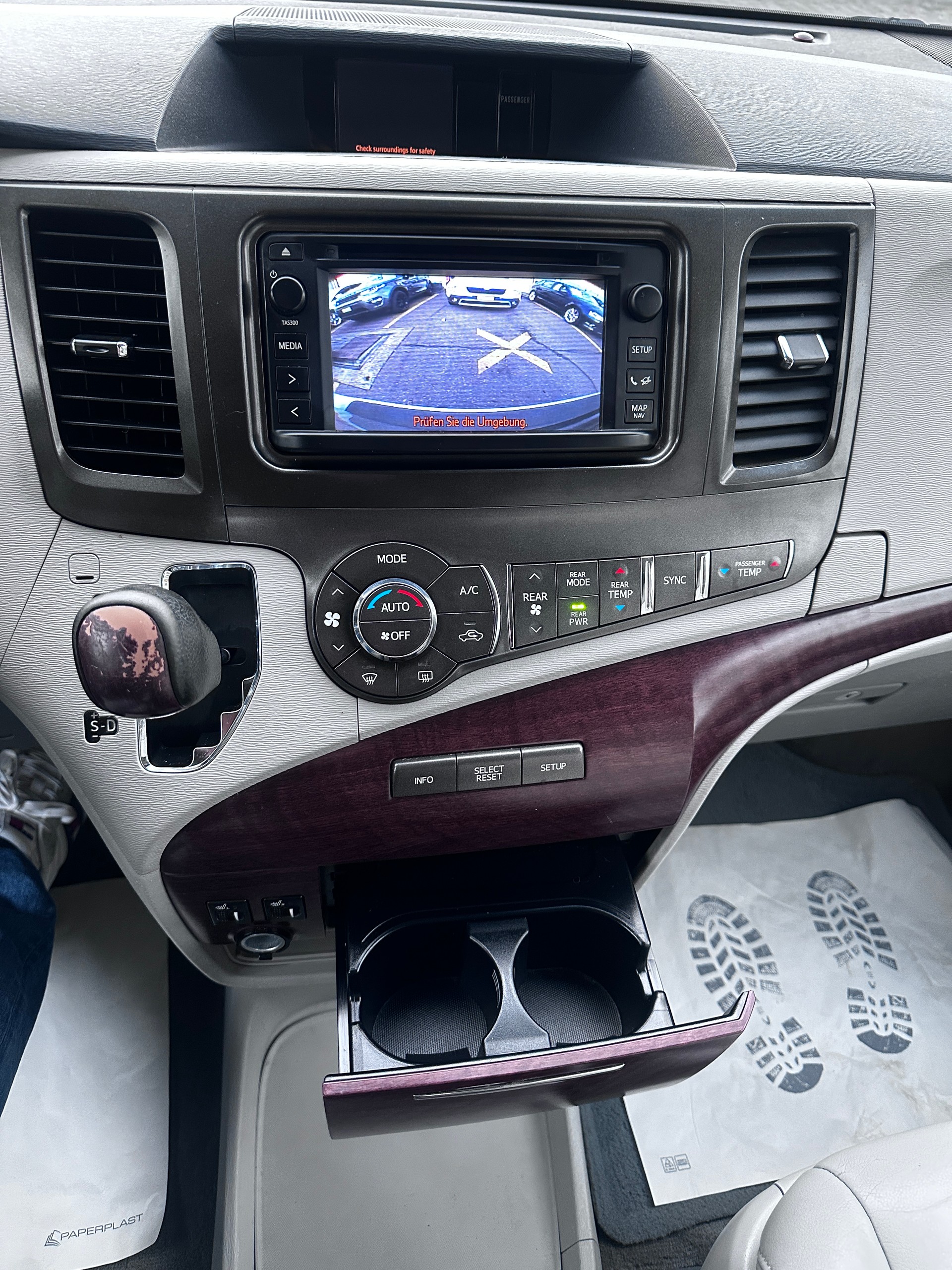 TOYOTA Sienna 3.5 A 4WD-image-18