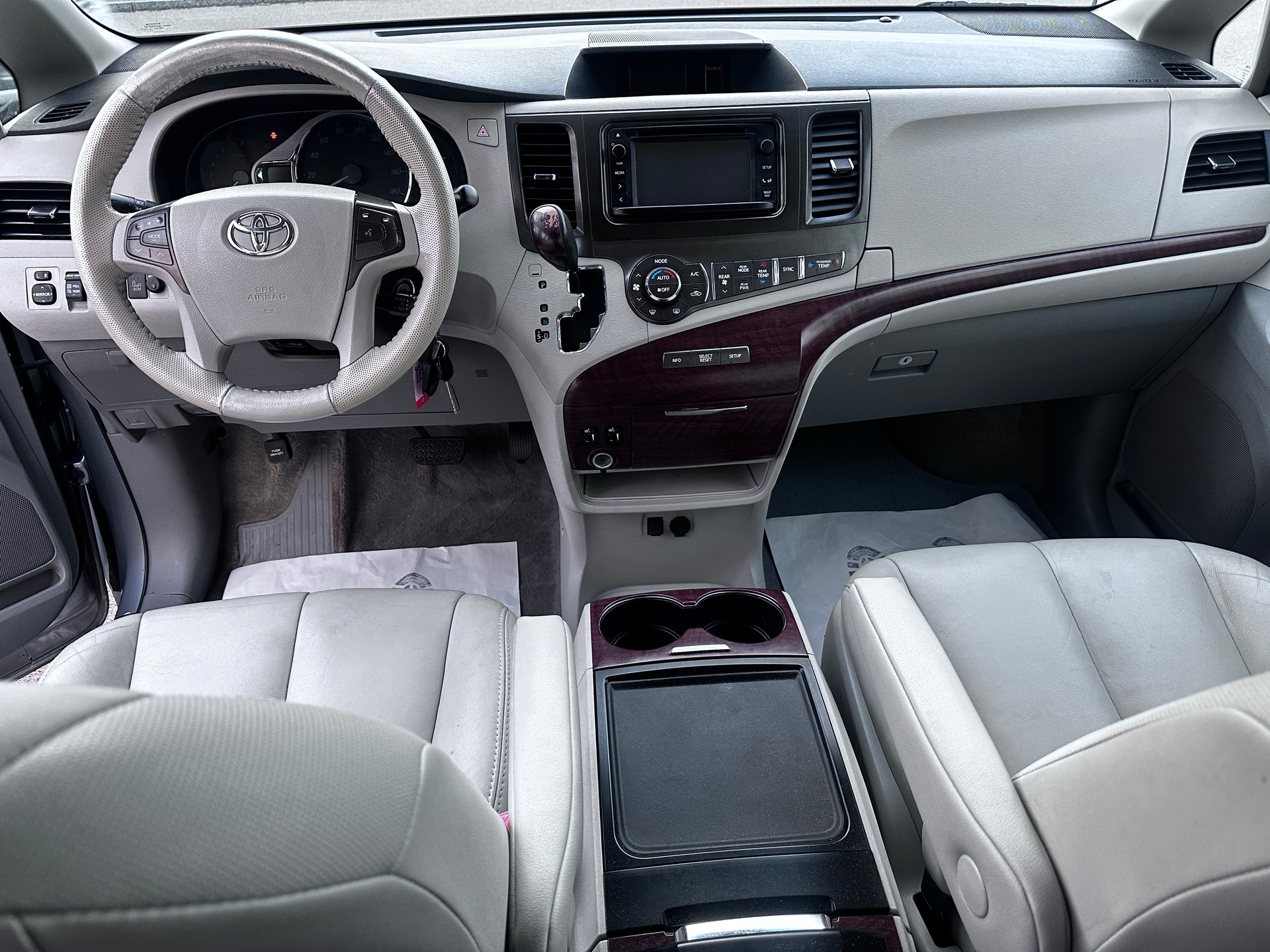 TOYOTA Sienna 3.5 A 4WD-image-17