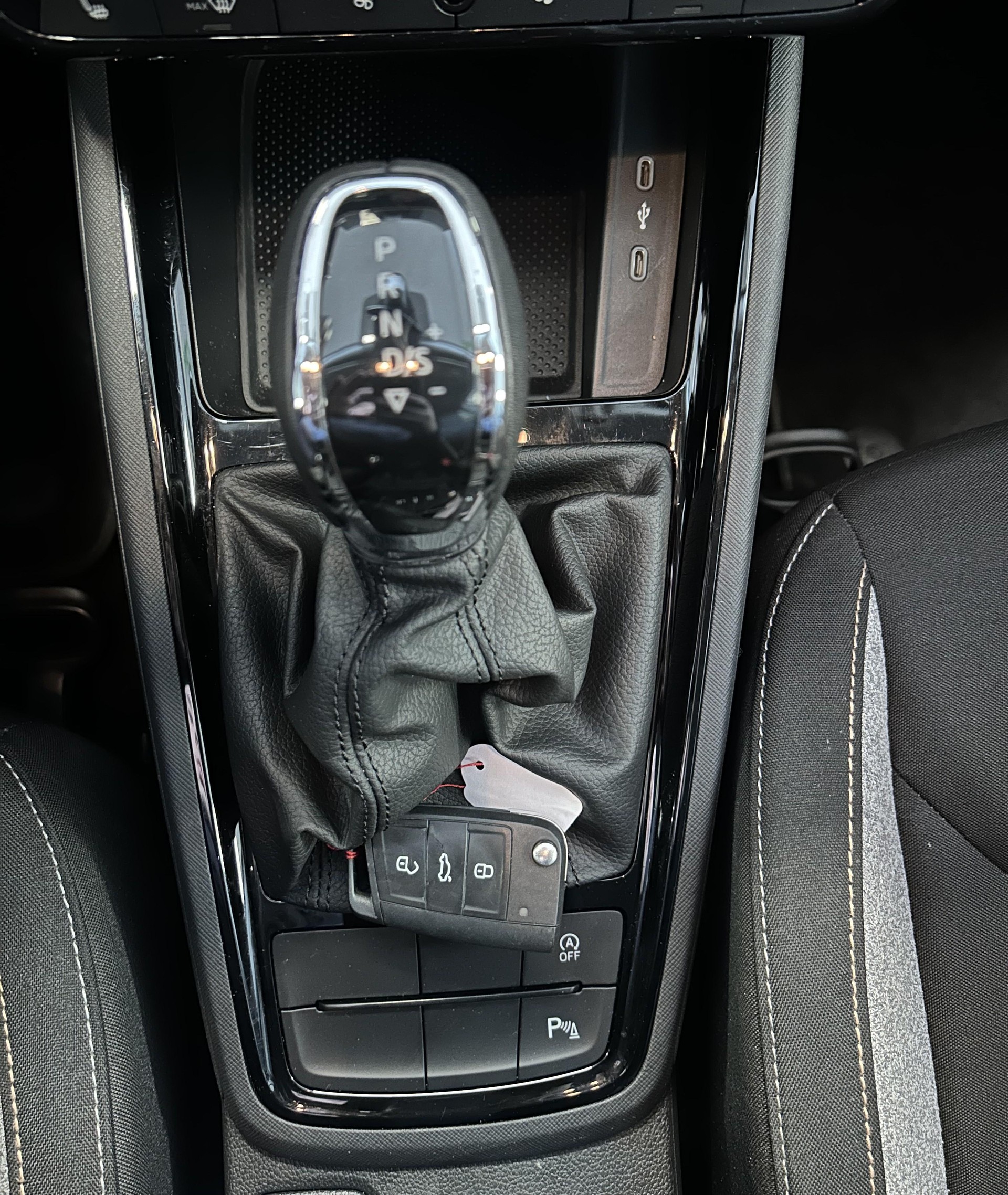 SKODA Kamiq 1.5 TSI Selection DSG-image-12