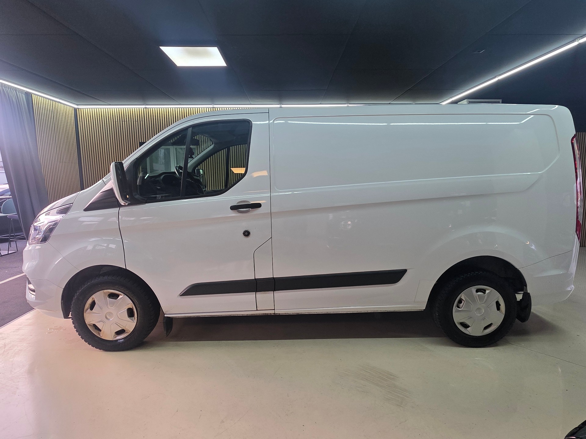 FORD Transit Custom Van 300 L1H1 Trend-showroom-element-2