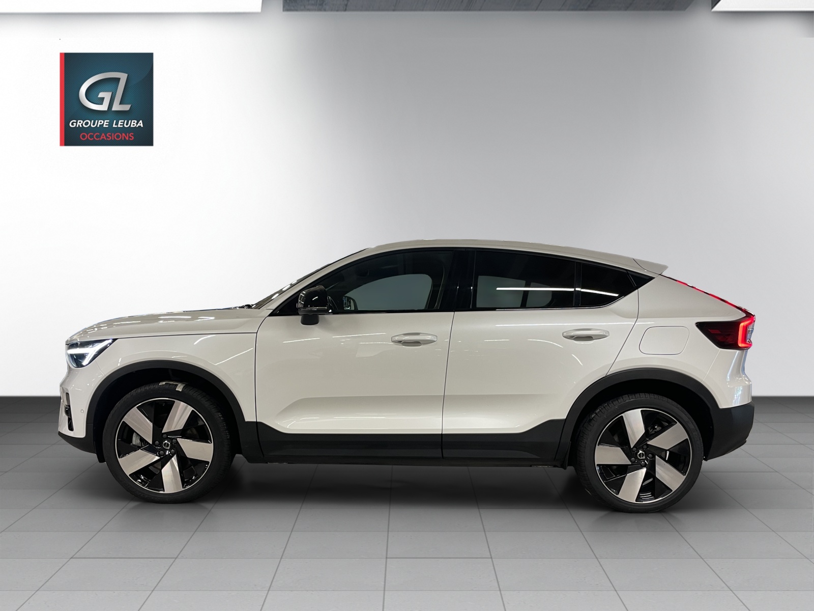 VOLVO C40 Rech P8 Twin Ultimate-showroom-element-2