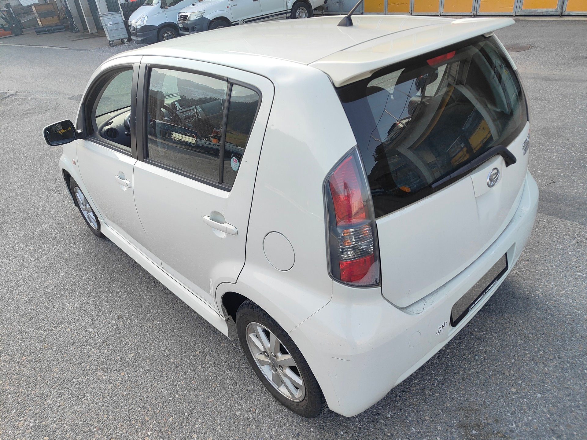 DAIHATSU Sirion 1.3 S eco-4WD-image-6