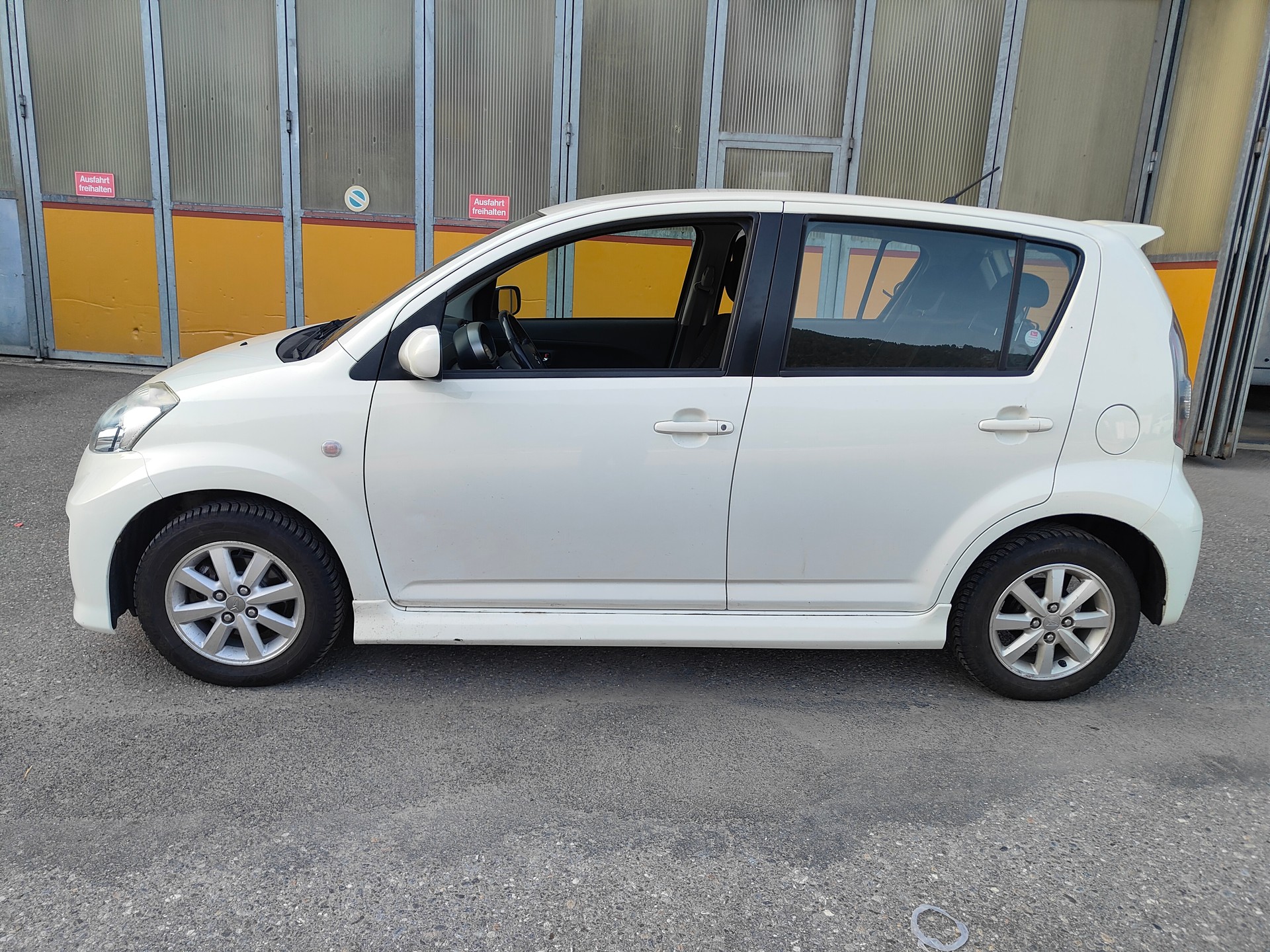 DAIHATSU Sirion 1.3 S eco-4WD-showroom-element-2
