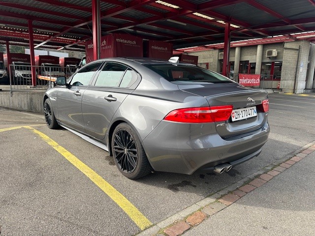 JAGUAR XE 20d R-Sport AWD Automat-image-5