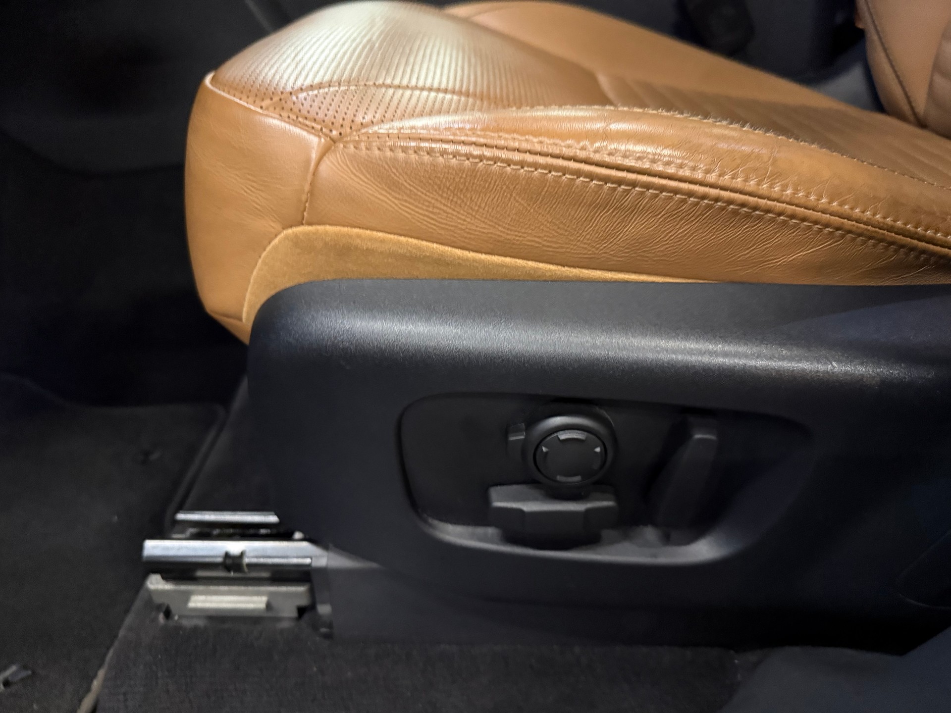 LAND ROVER Discovery 2.0 SD4 HSE Automatic-image-31