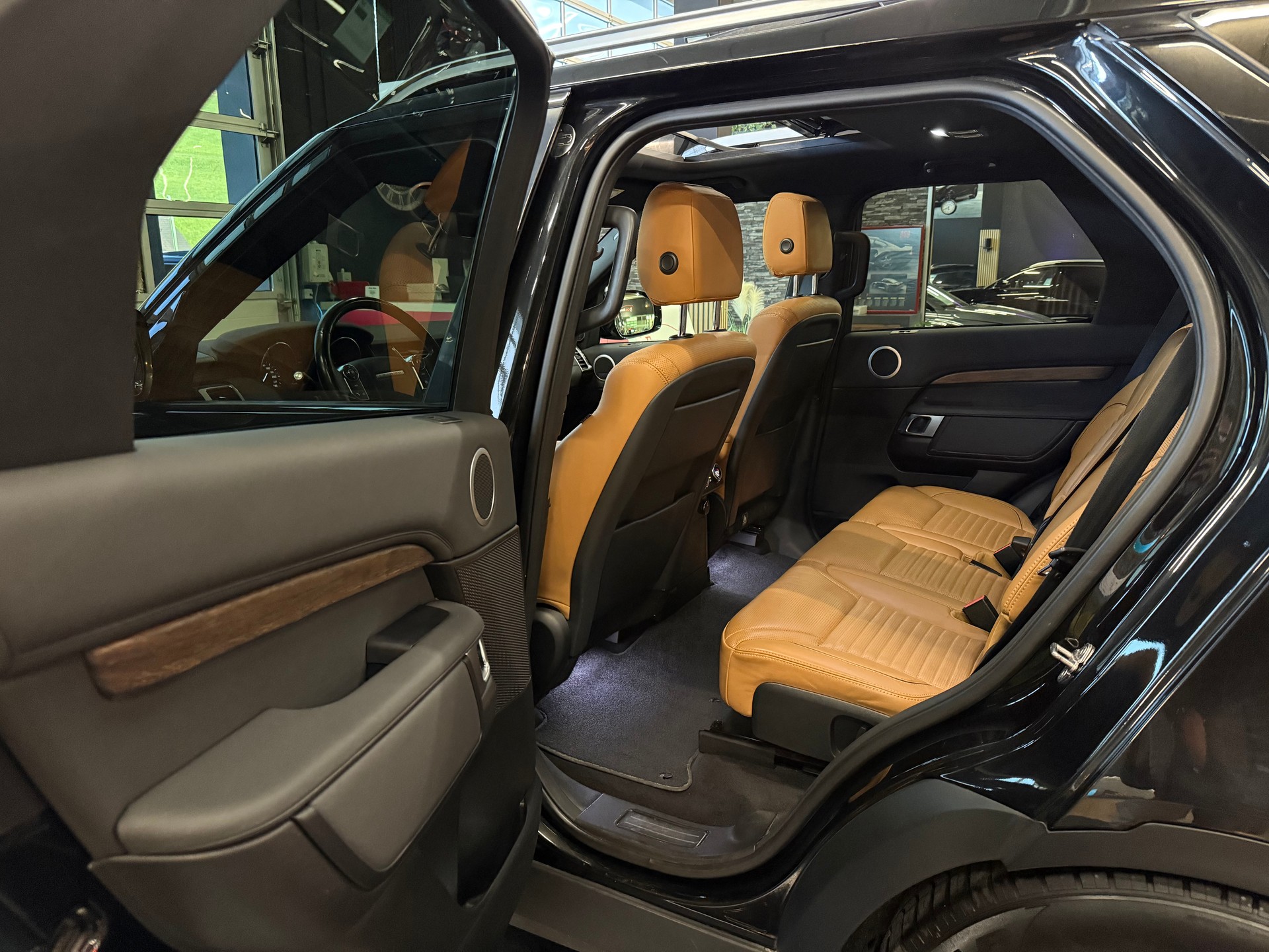 LAND ROVER Discovery 2.0 SD4 HSE Automatic-image-12