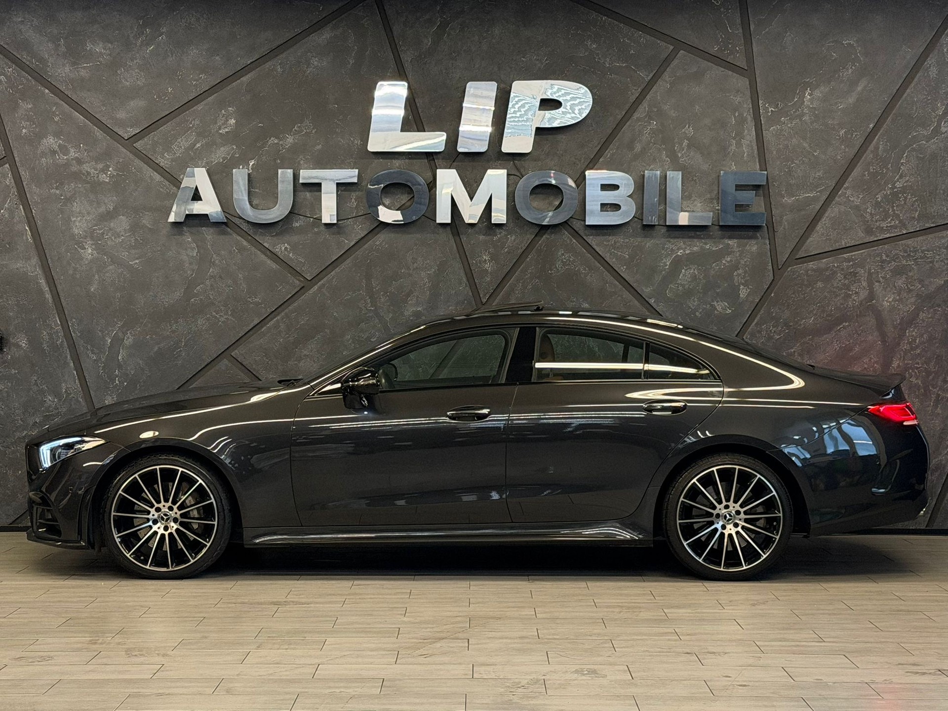 MERCEDES-BENZ CLS 450 4Matic AMG Line 9G-Tronic-image-4