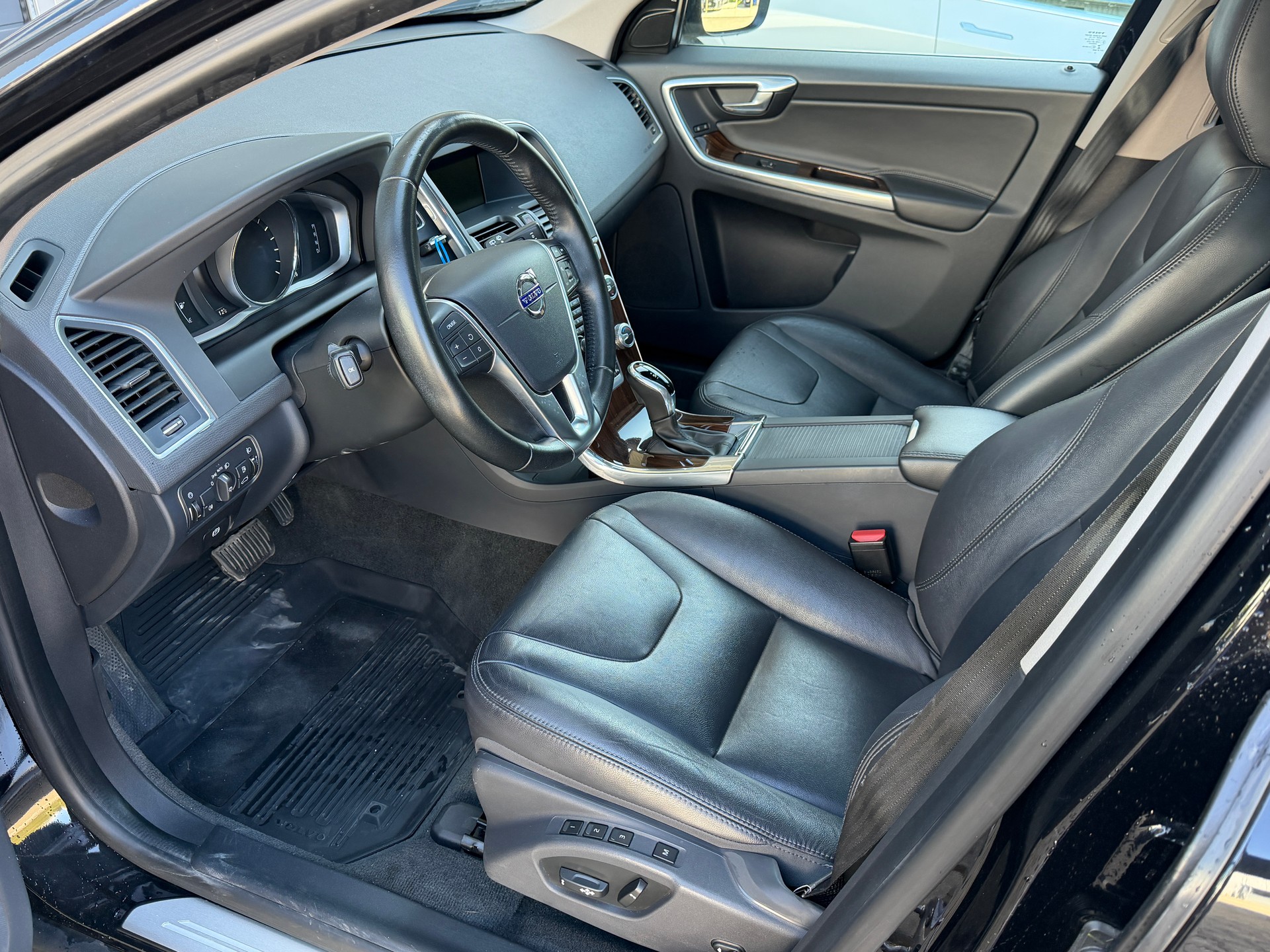 VOLVO XC60 2.0 T5 Summum AWD S/S-image-9
