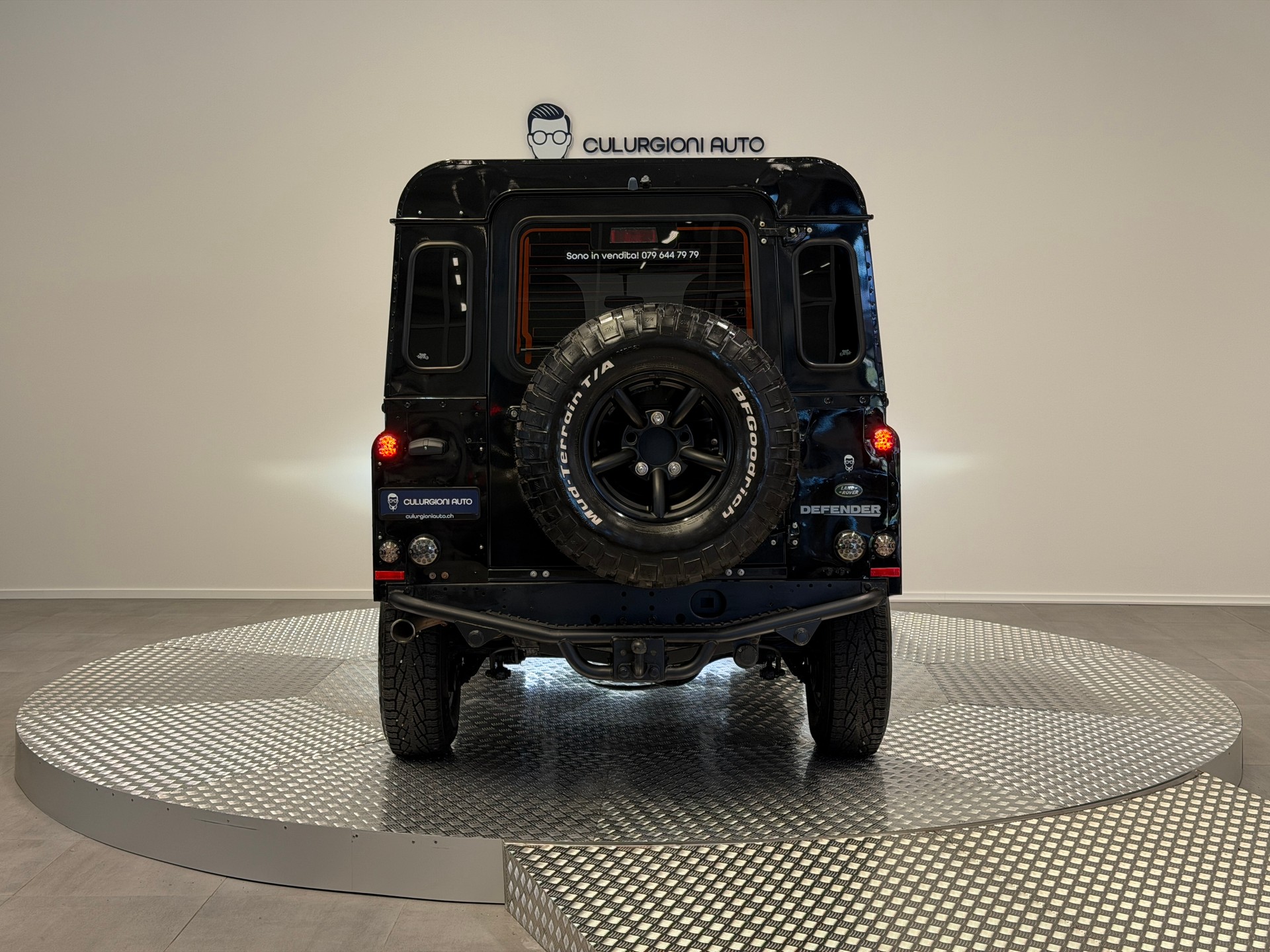 LAND ROVER Black Edition 110-image-5