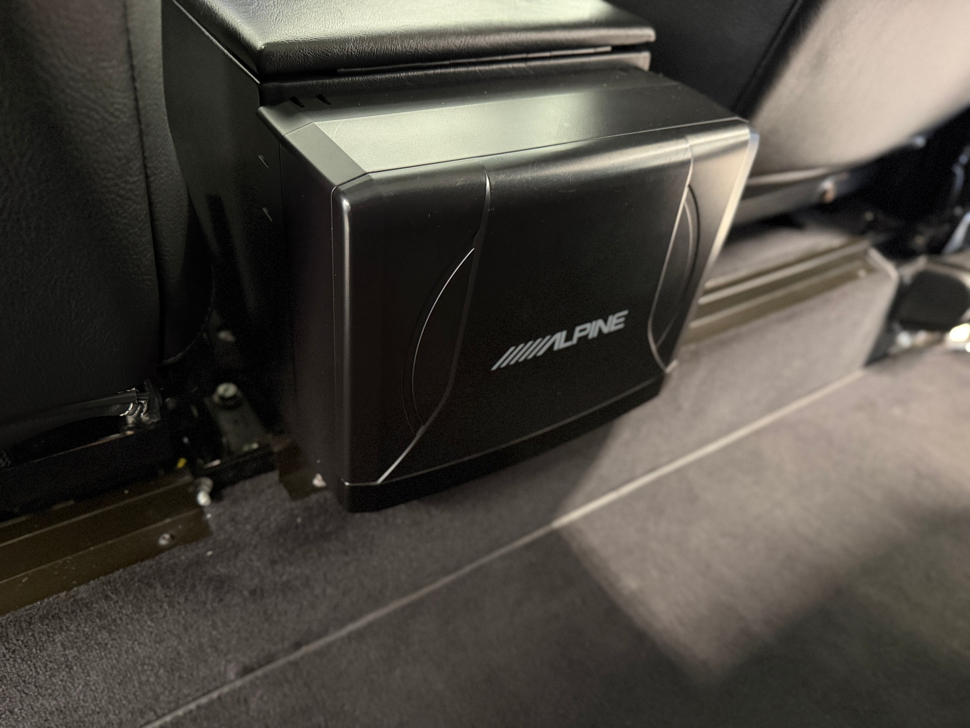 LAND ROVER Black Edition 110-image-14
