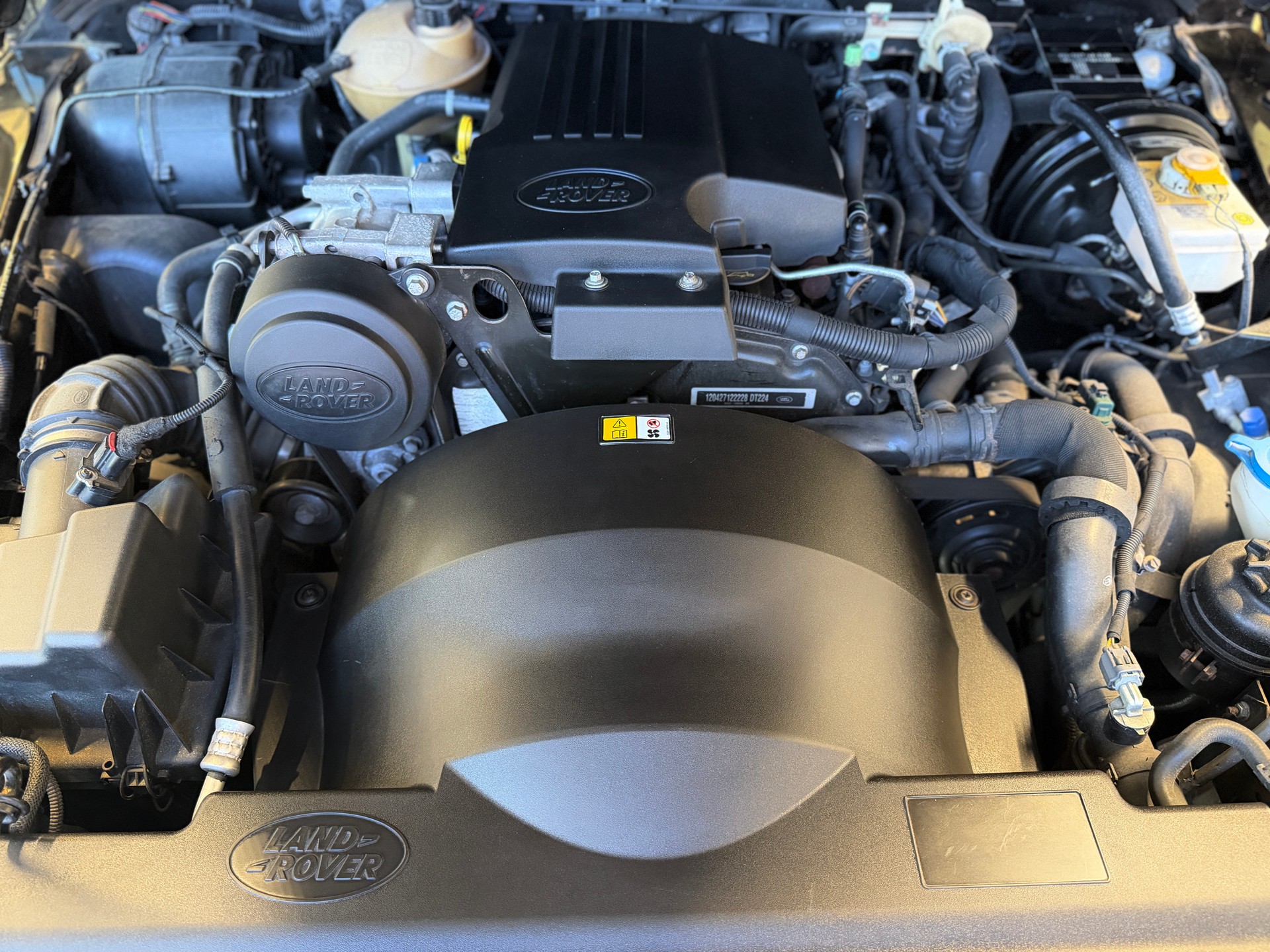 LAND ROVER Black Edition 110-image-17