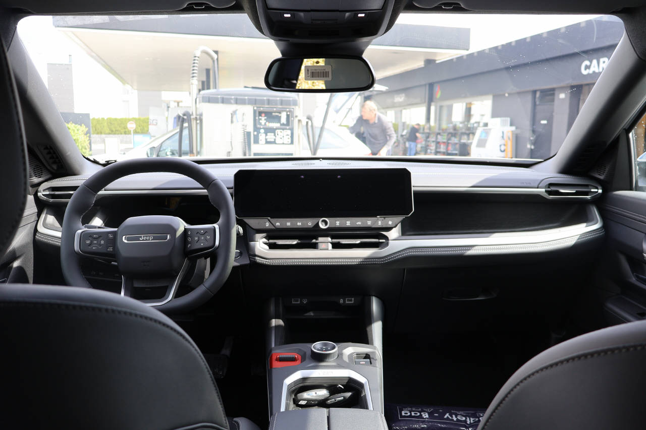 JEEP Compass 1.2 MHEV First Edition-image-10