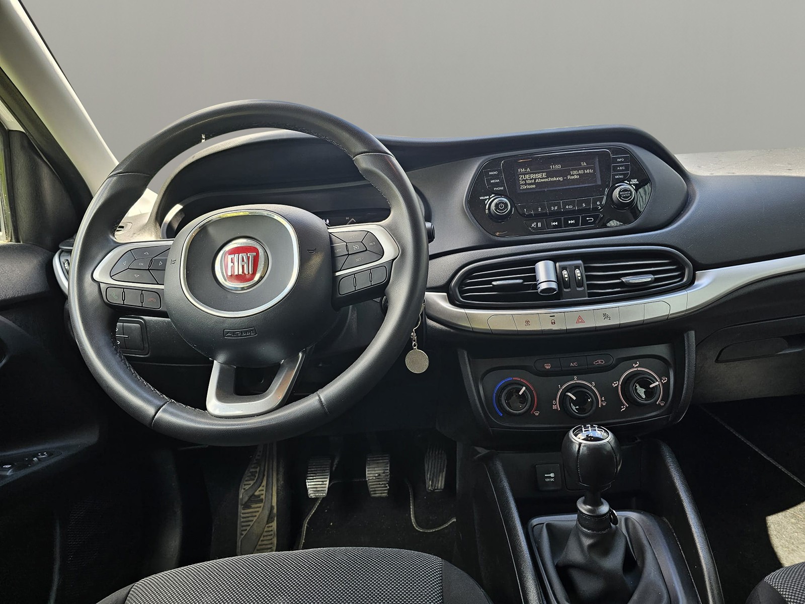 FIAT Tipo 1.4T Station Wagon Street-image-9