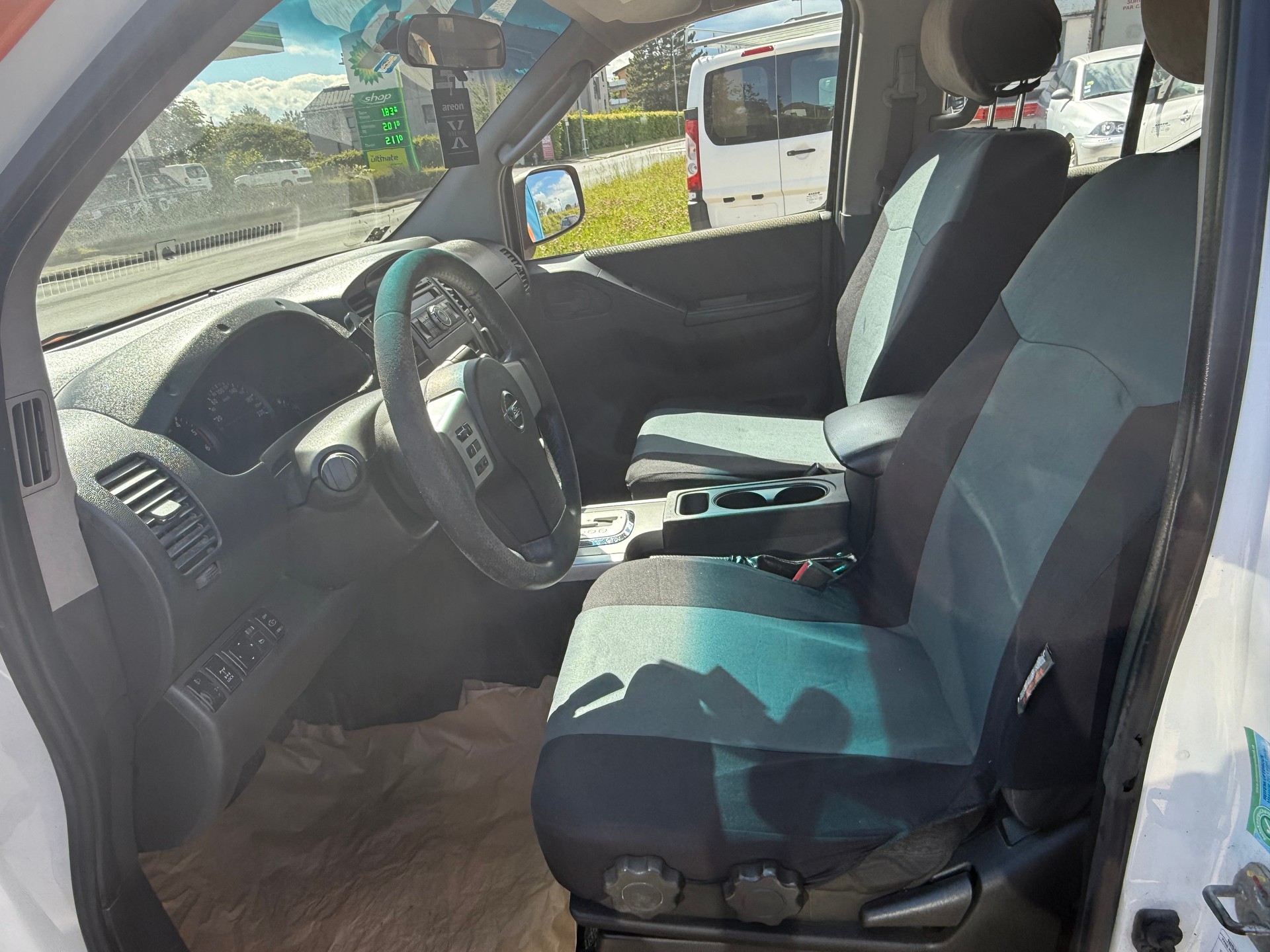 NISSAN Navara Double Cab SE 2.5 dCi 4WD Automat-image-10