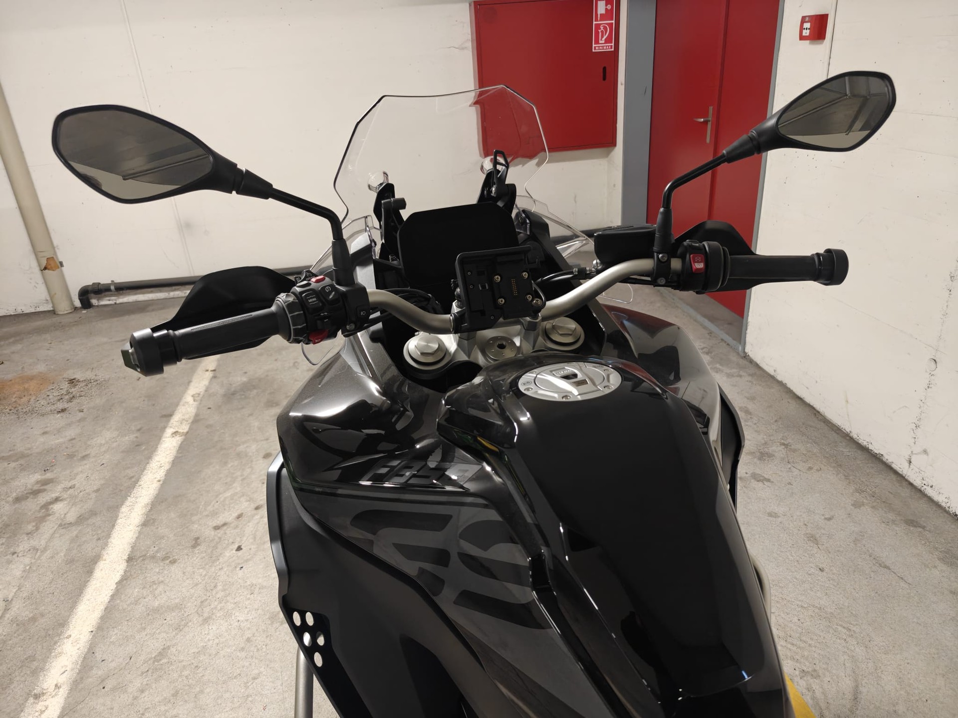 BMW F 850 GS Adventure Triple Black-image-3