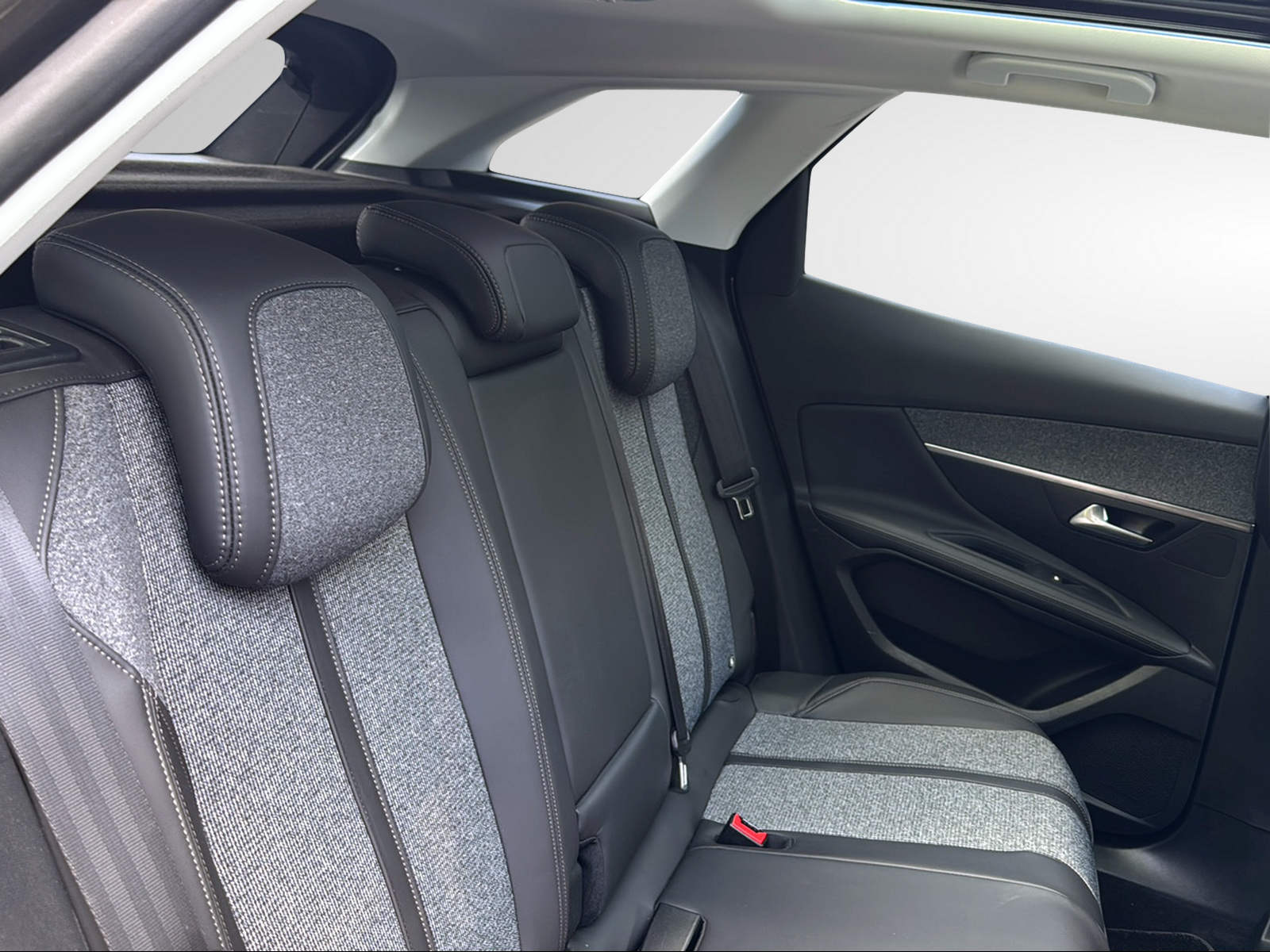 PEUGEOT 3008 1.6 THP GT Line EAT-image-24