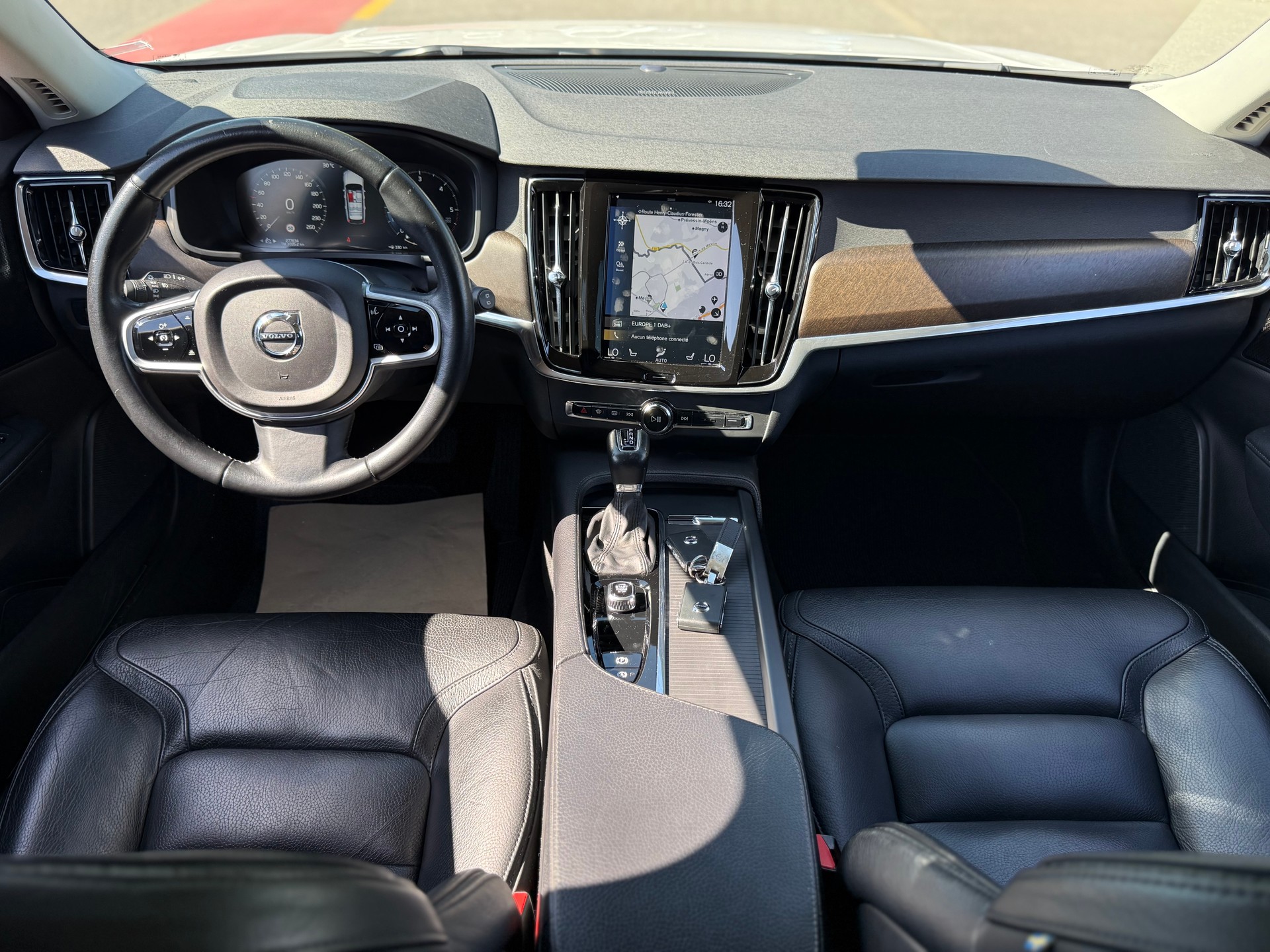 VOLVO V90 Cross Country D4 AWD-image-9