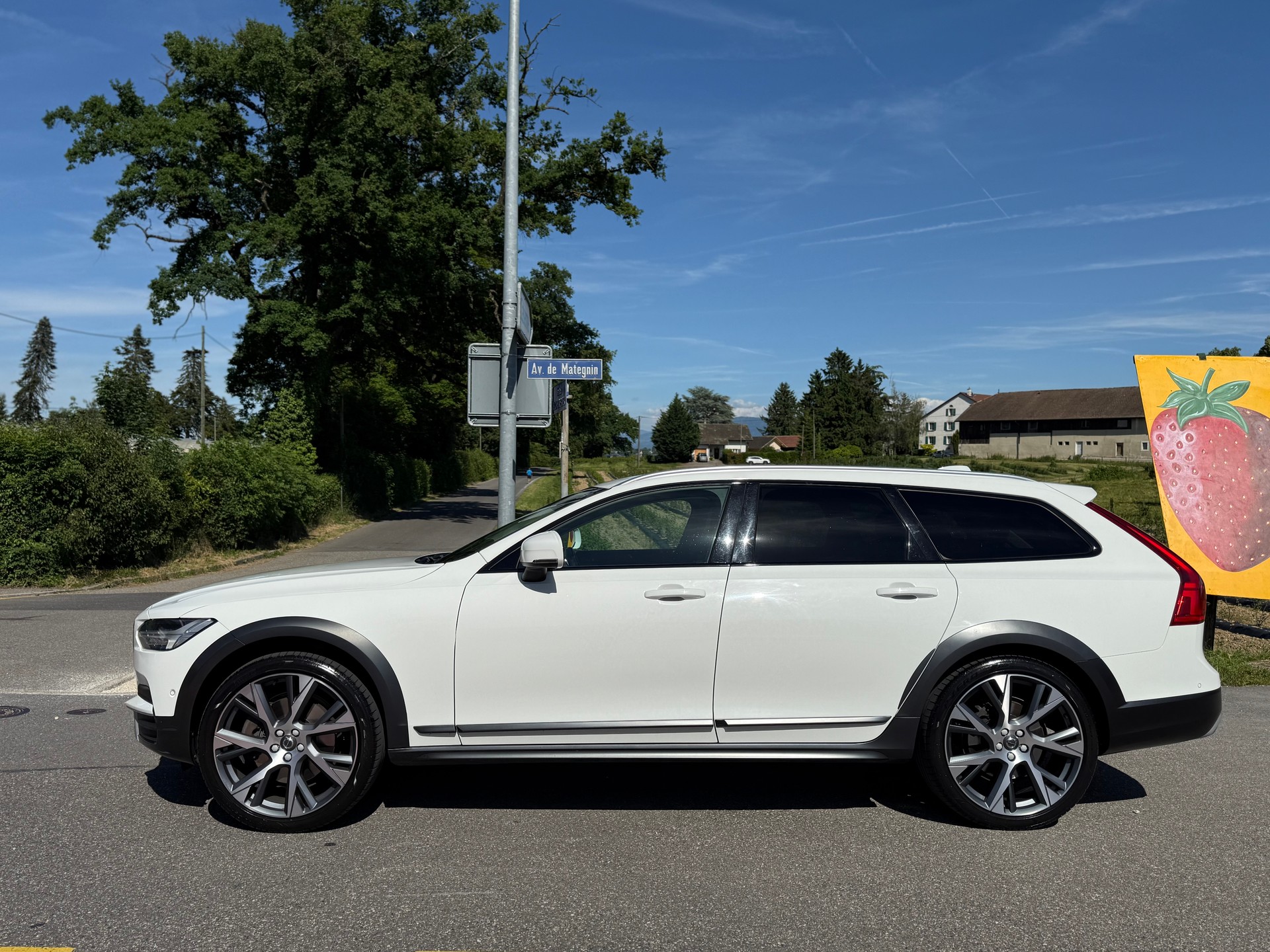 VOLVO V90 Cross Country D4 AWD-image-3