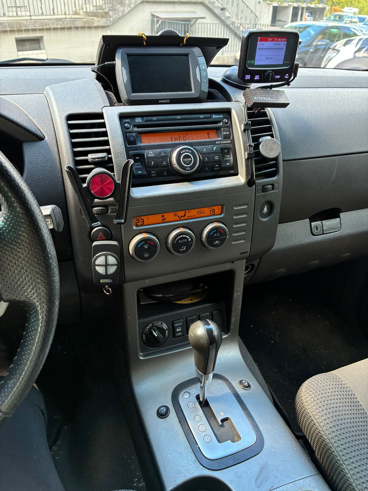 NISSAN Pathfinder 2.5 dCi LE-image-7