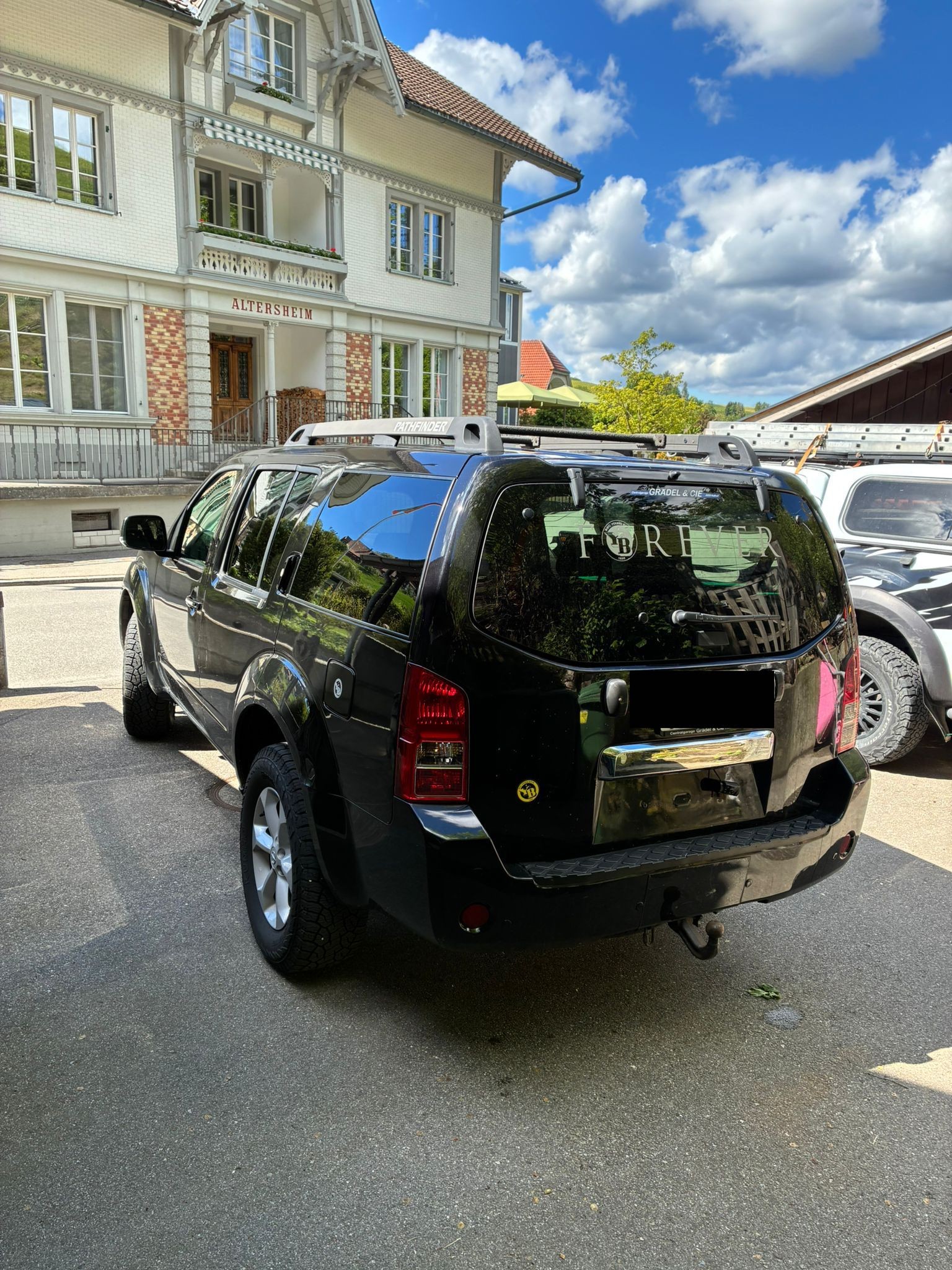 NISSAN Pathfinder 2.5 dCi LE-image-1