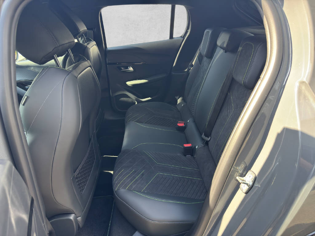 PEUGEOT 208 1.2 Hybrid 145 GT-image-6